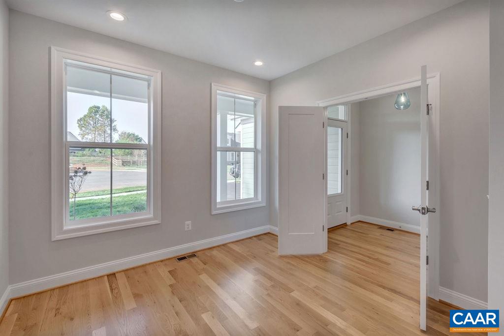 E1-09 APPLEWOOD DR