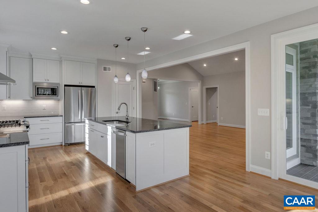E1-09 APPLEWOOD DR