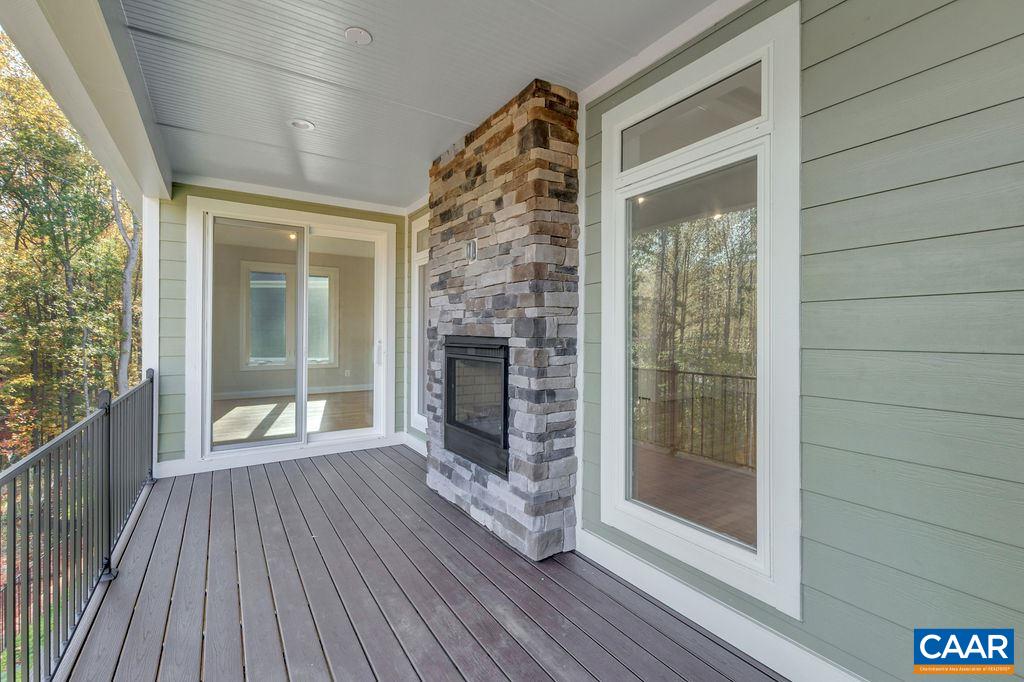 E1-09 APPLEWOOD DR