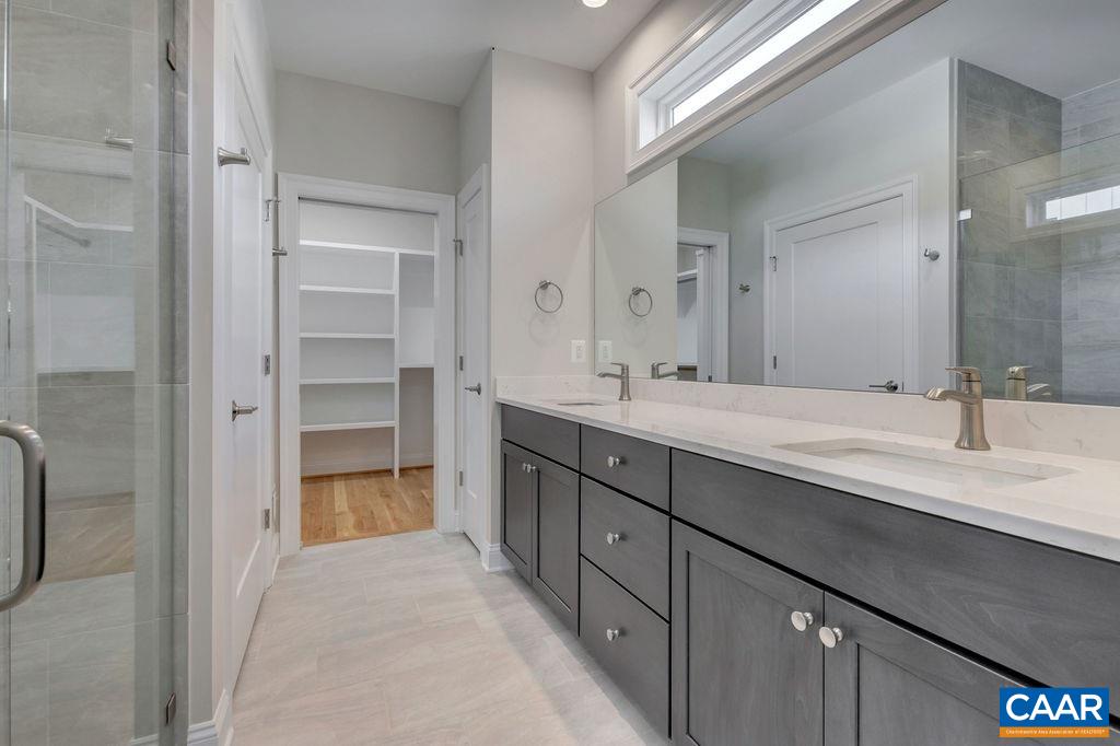 E1-09 APPLEWOOD DR