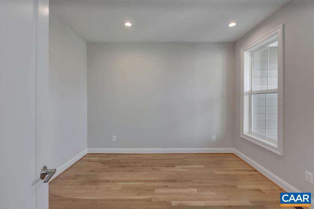 E1-09 APPLEWOOD DR