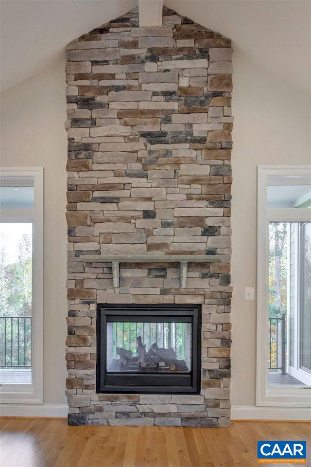 E1-09 APPLEWOOD DR