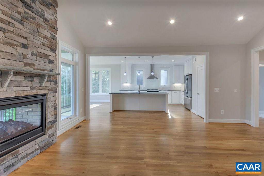 E1-09 APPLEWOOD DR