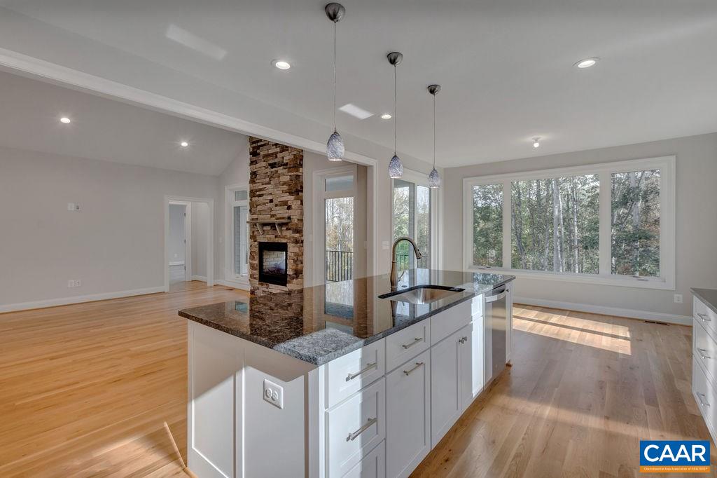 E1-09 APPLEWOOD DR