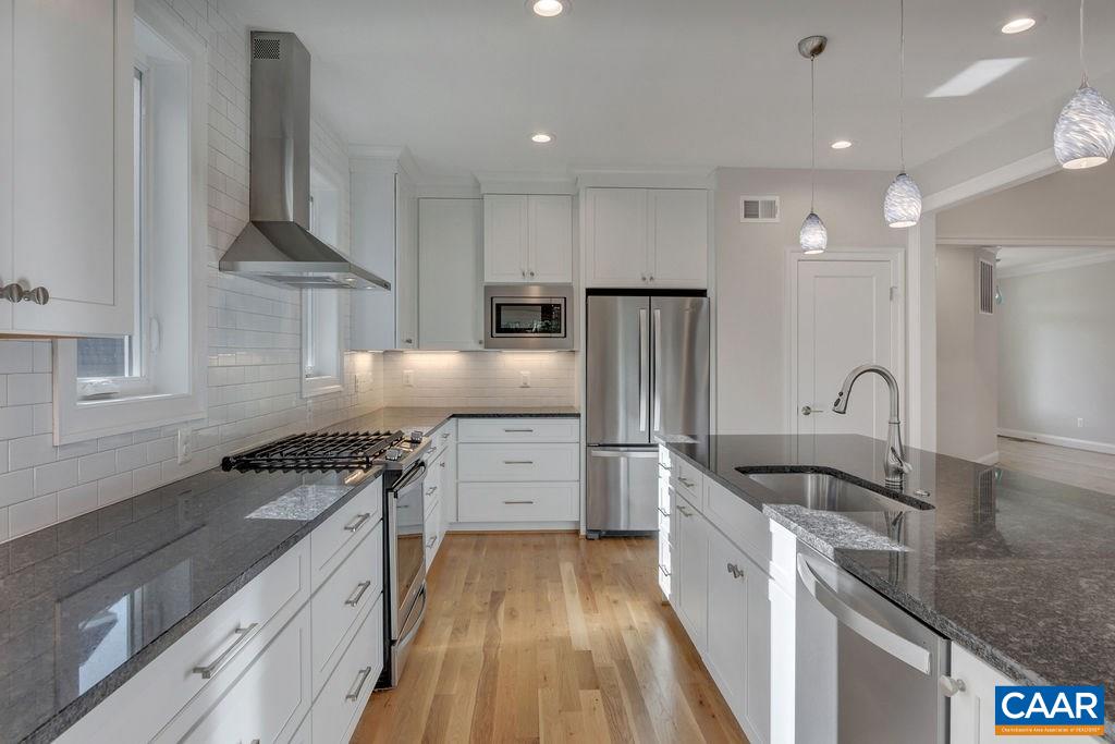 E1-09 APPLEWOOD DR