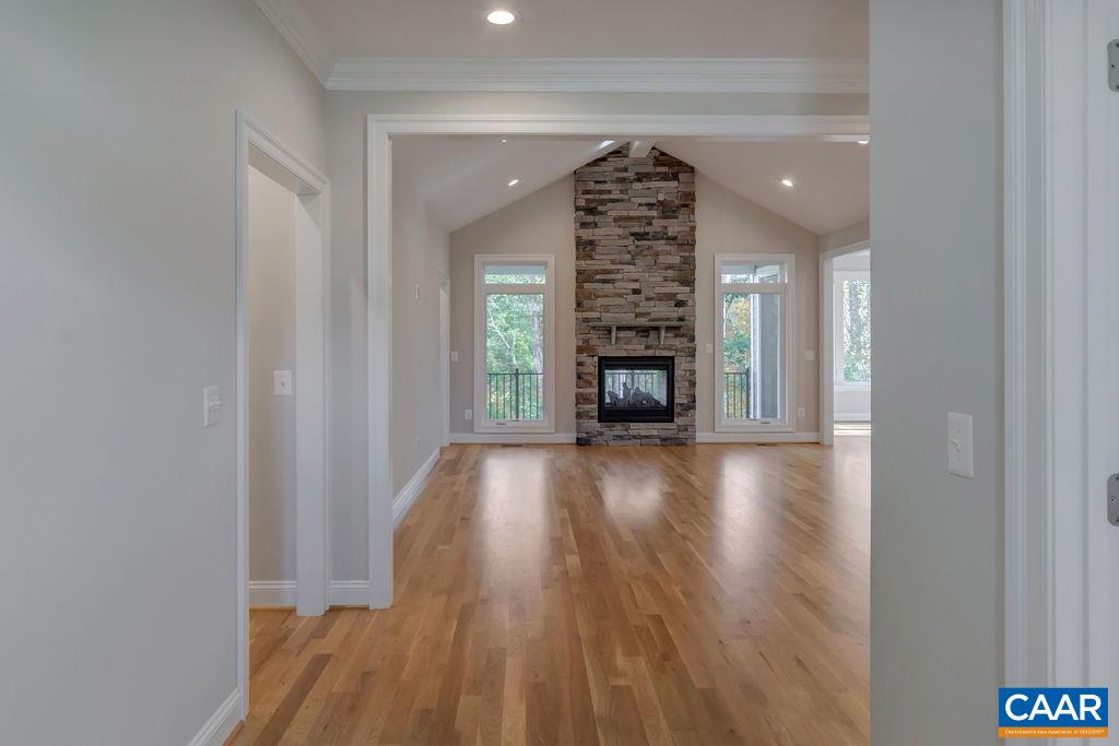 E1-09 APPLEWOOD DR