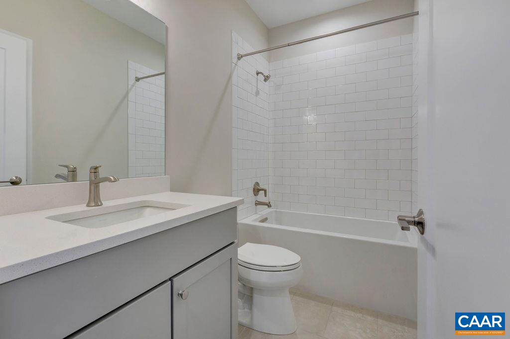 E1-09 APPLEWOOD DR