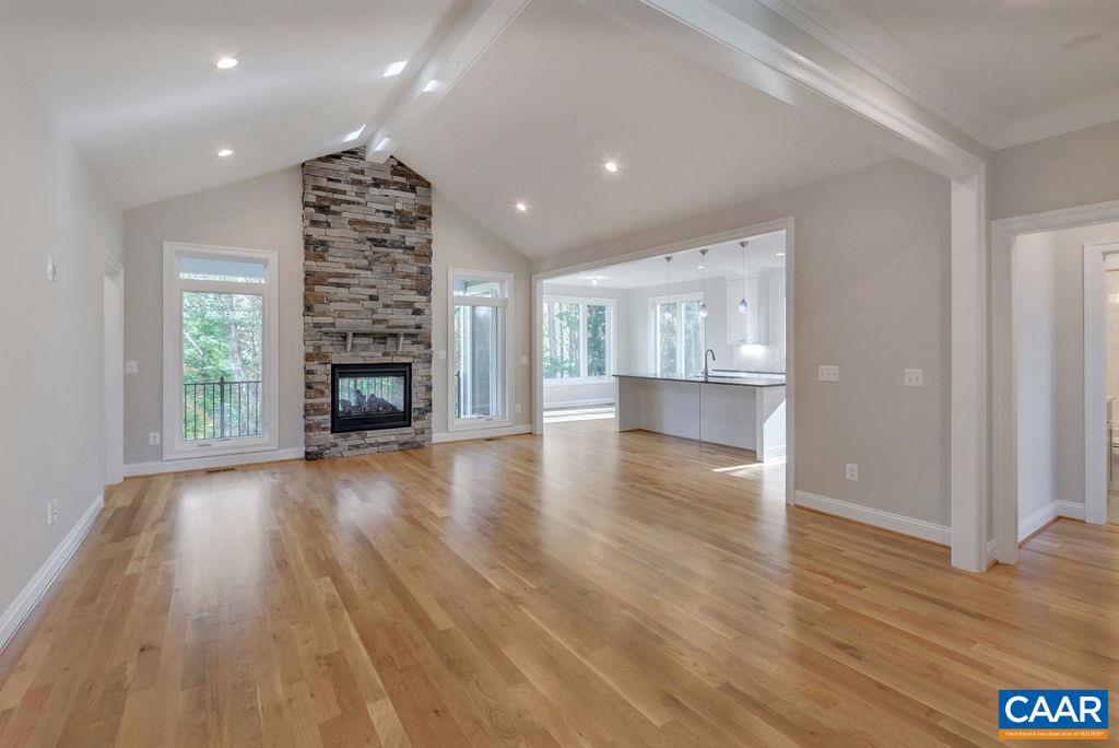 E1-09 APPLEWOOD DR