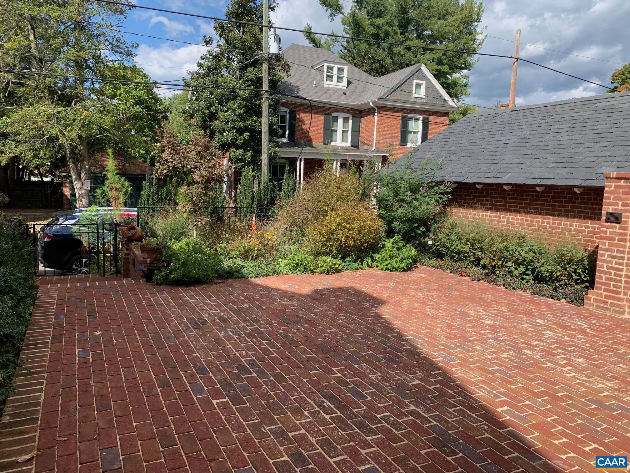 201 E HIGH ST