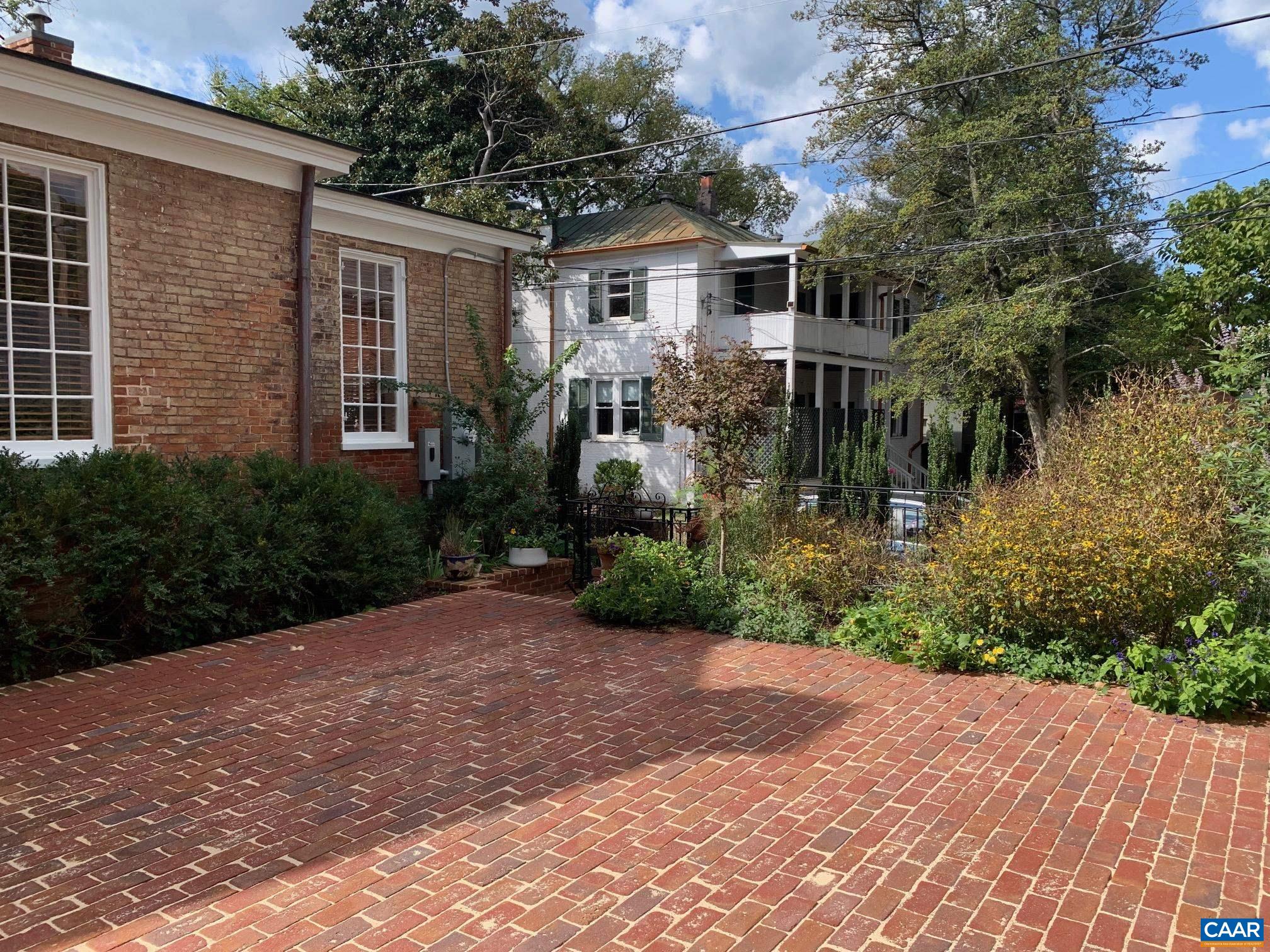 201 E HIGH ST
