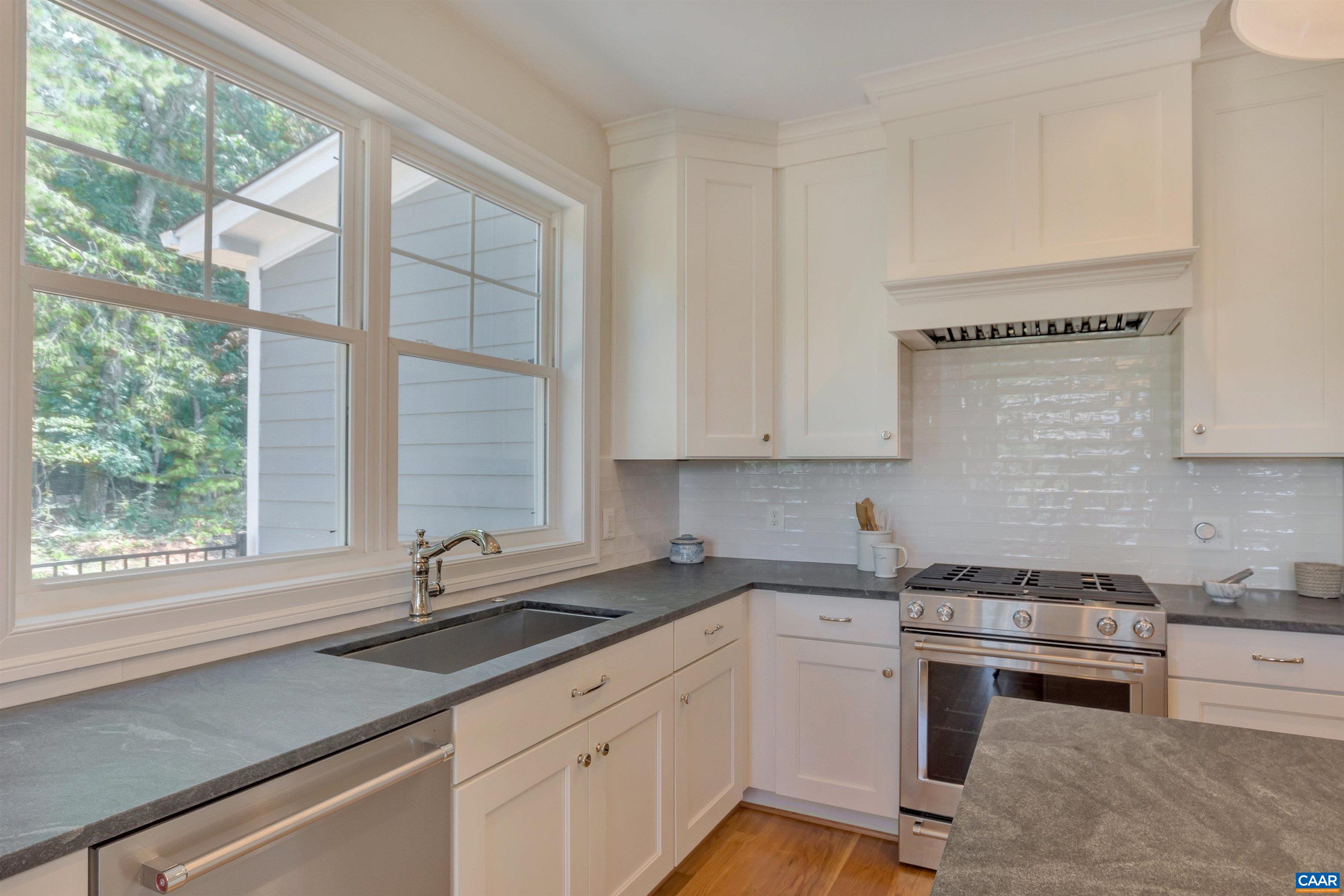 154 EAGLE CREEK TER