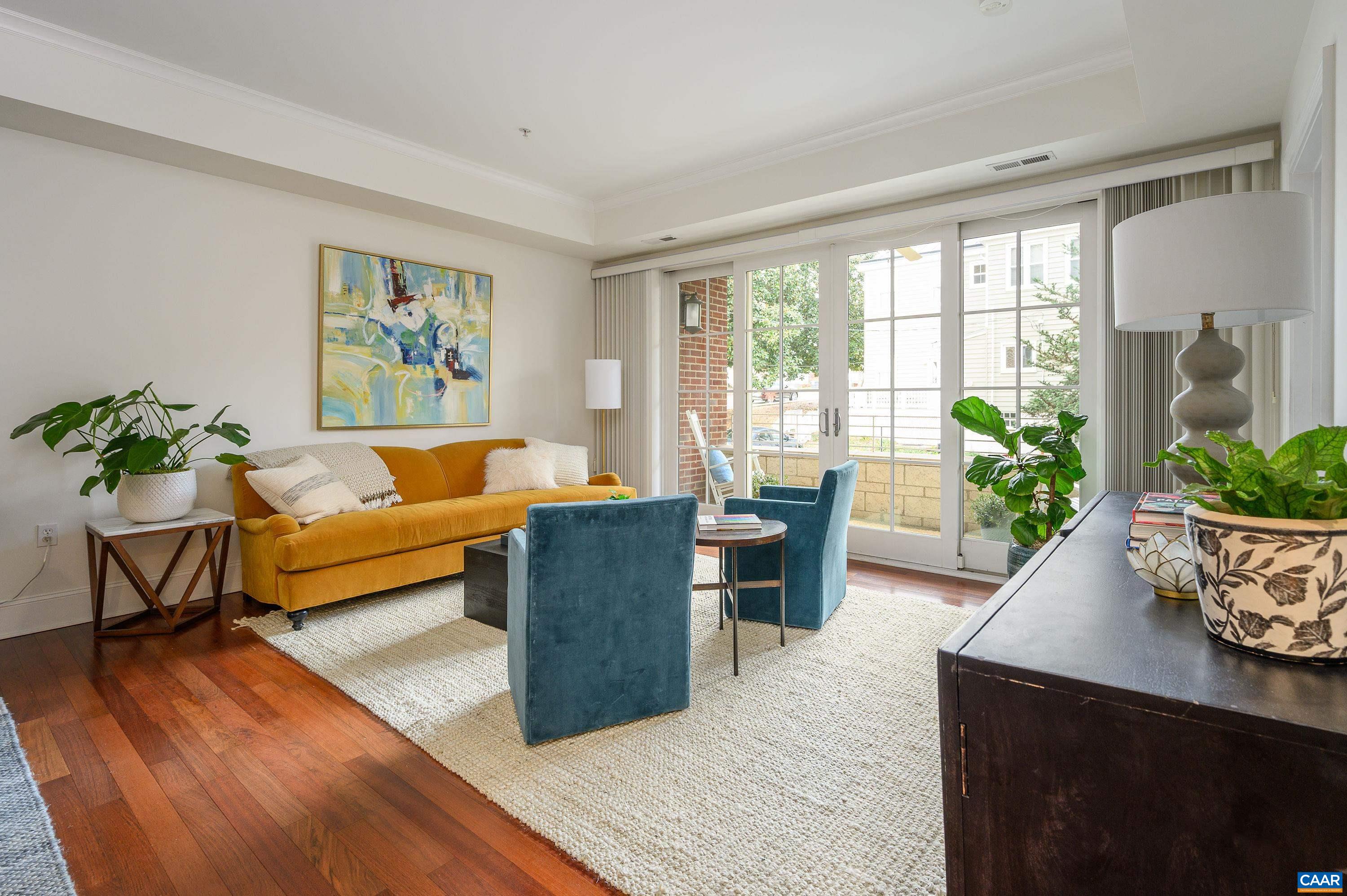 210 10TH ST Unit: 101