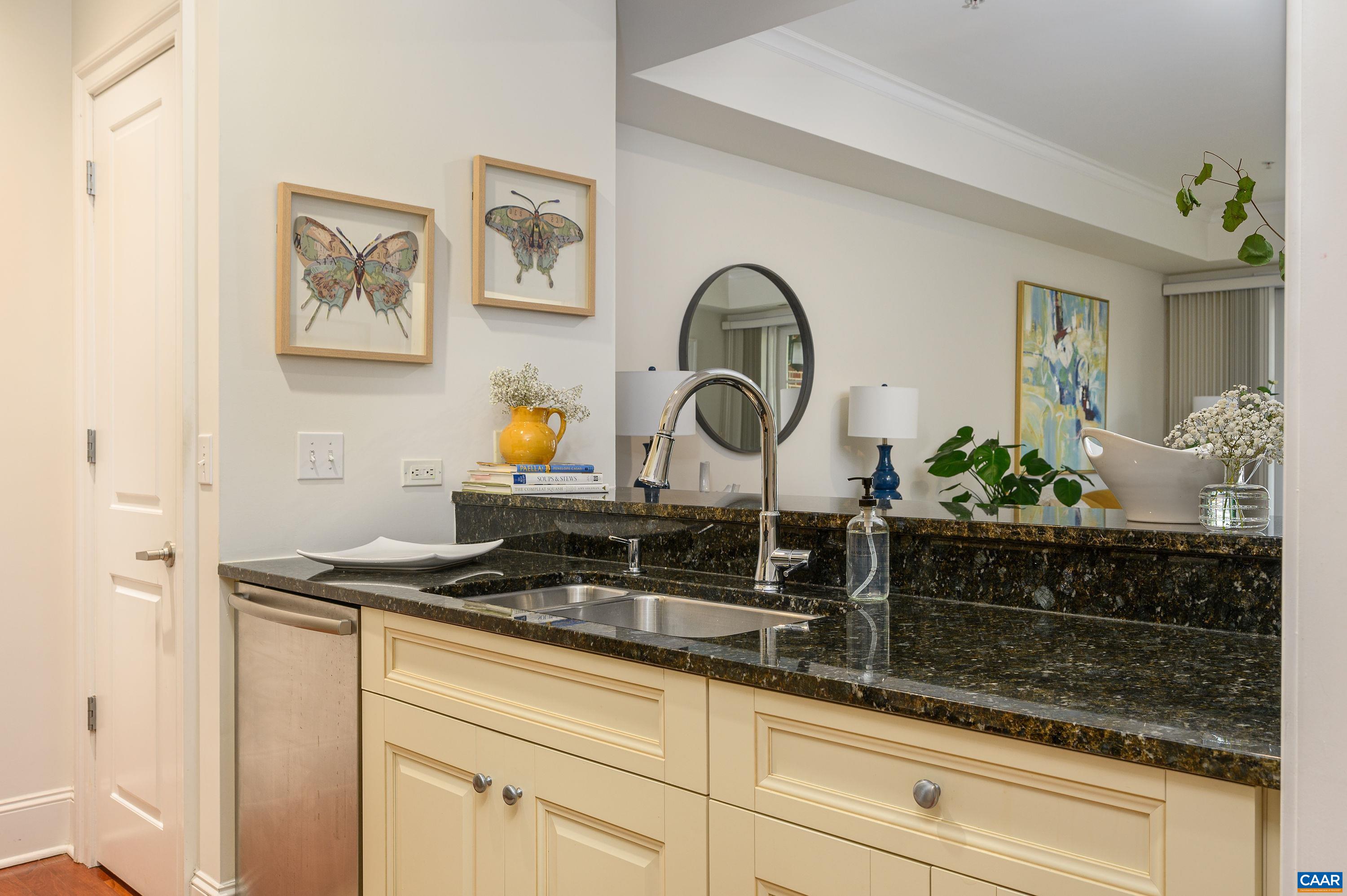 210 10TH ST Unit: 101
