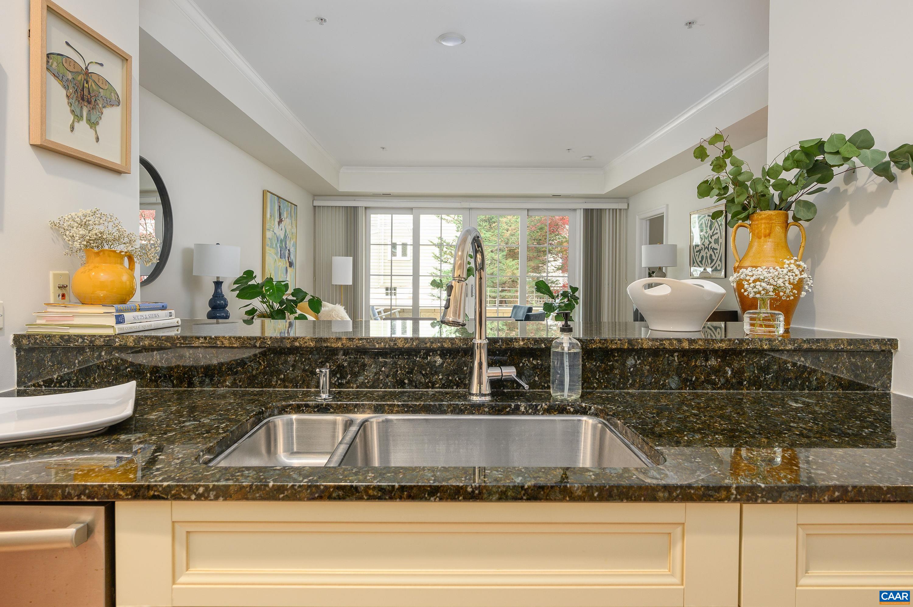210 10TH ST Unit: 101