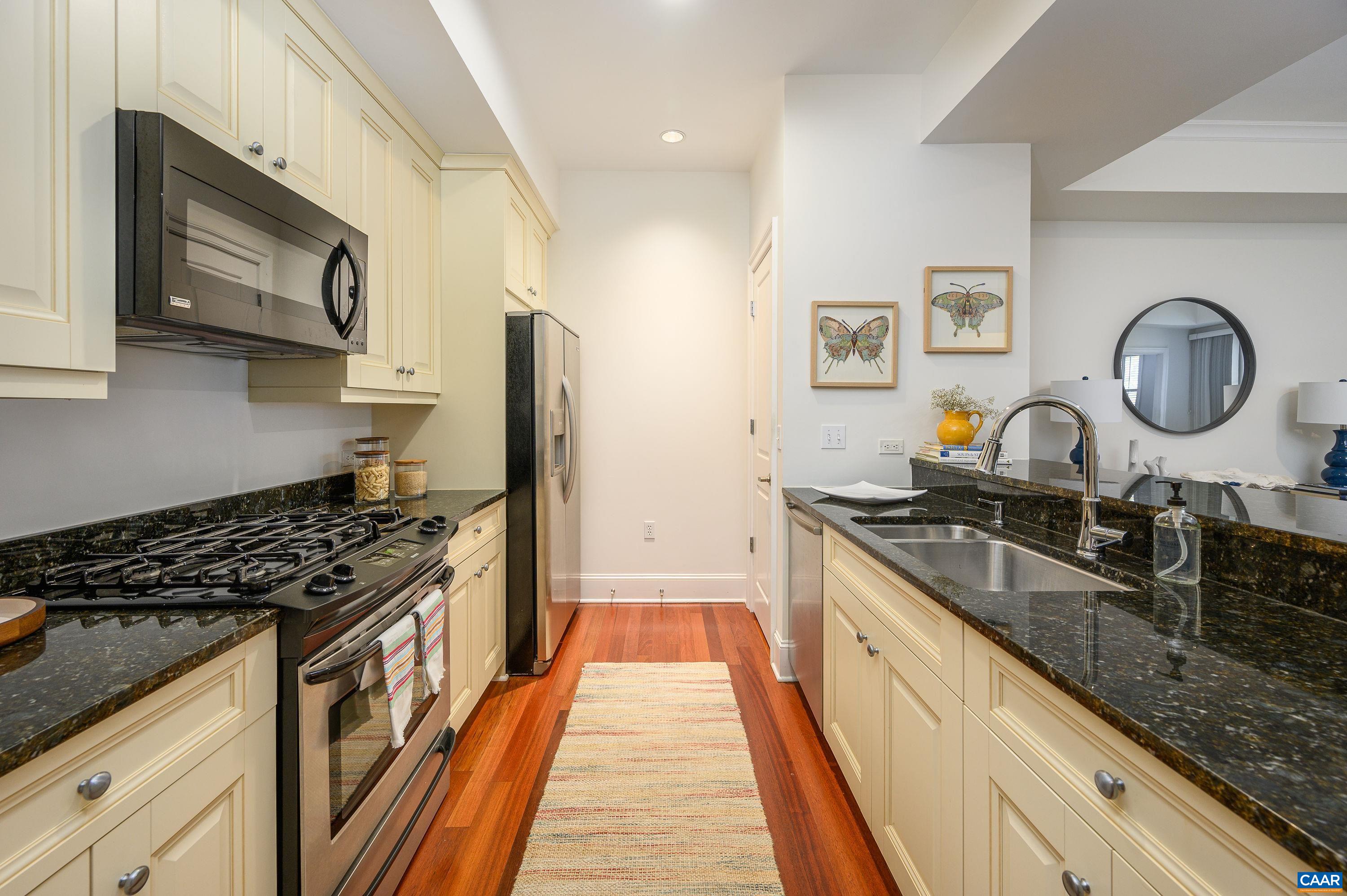 210 10TH ST Unit: 101