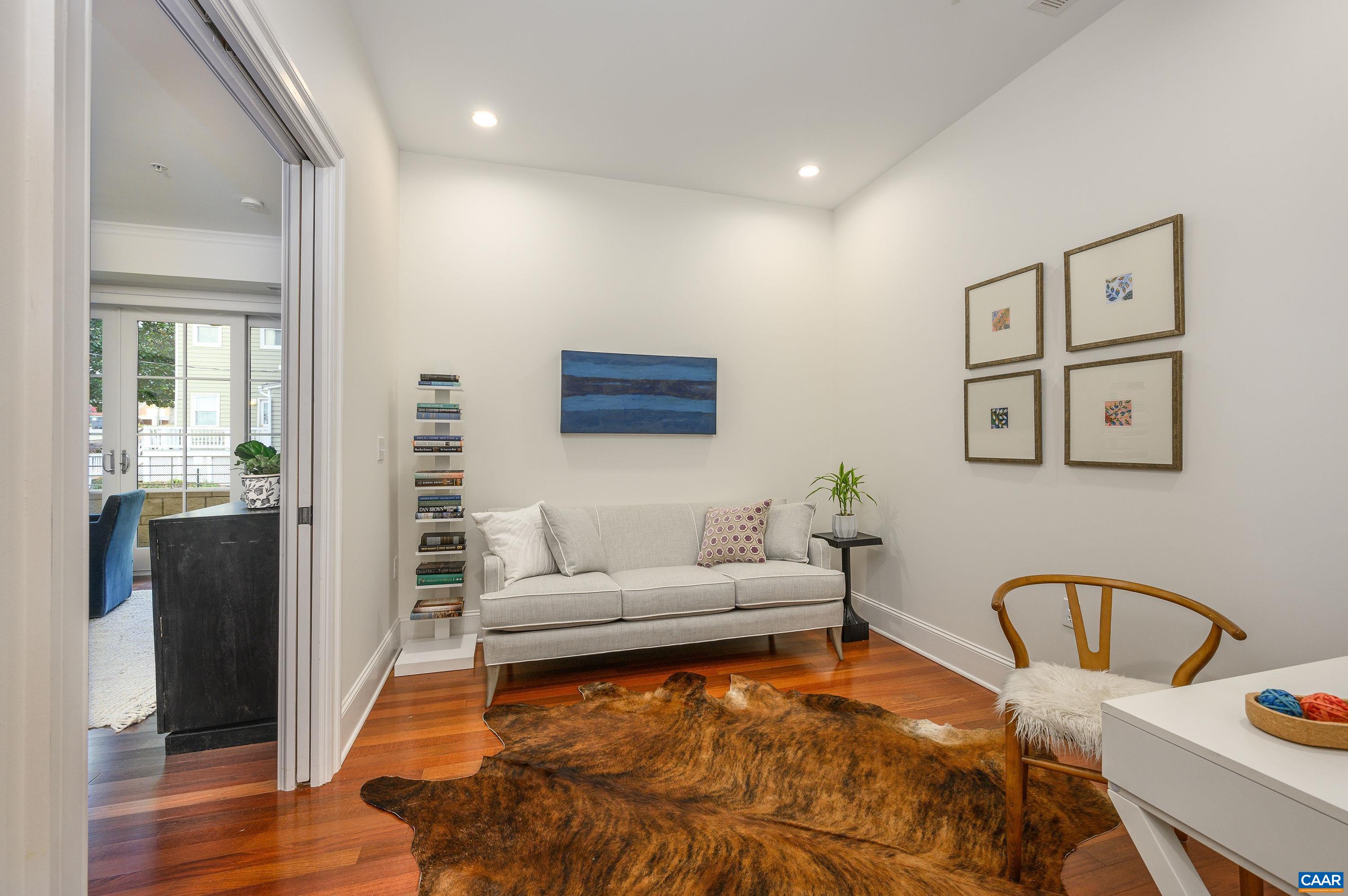 210 10TH ST Unit: 101