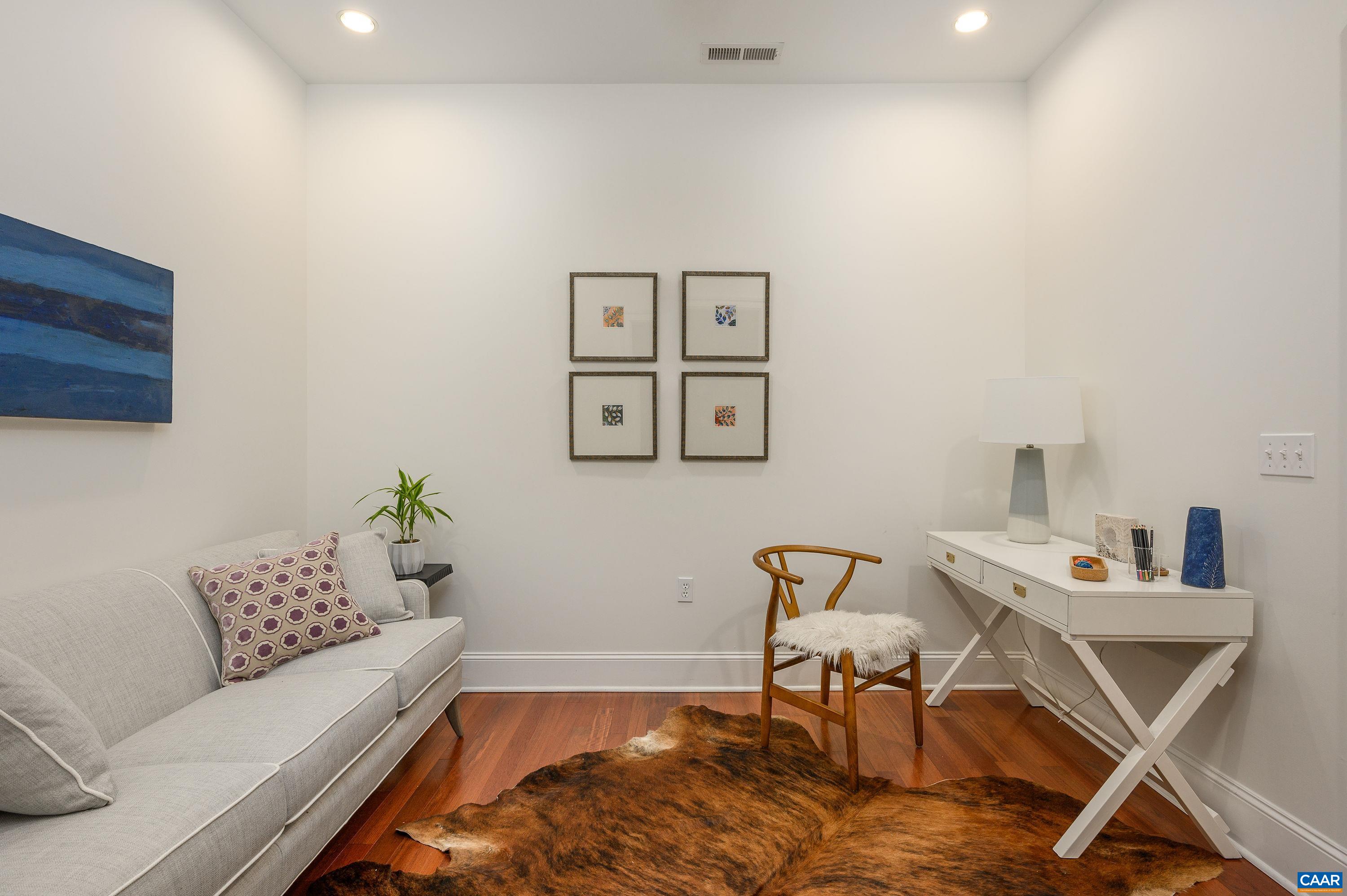 210 10TH ST Unit: 101