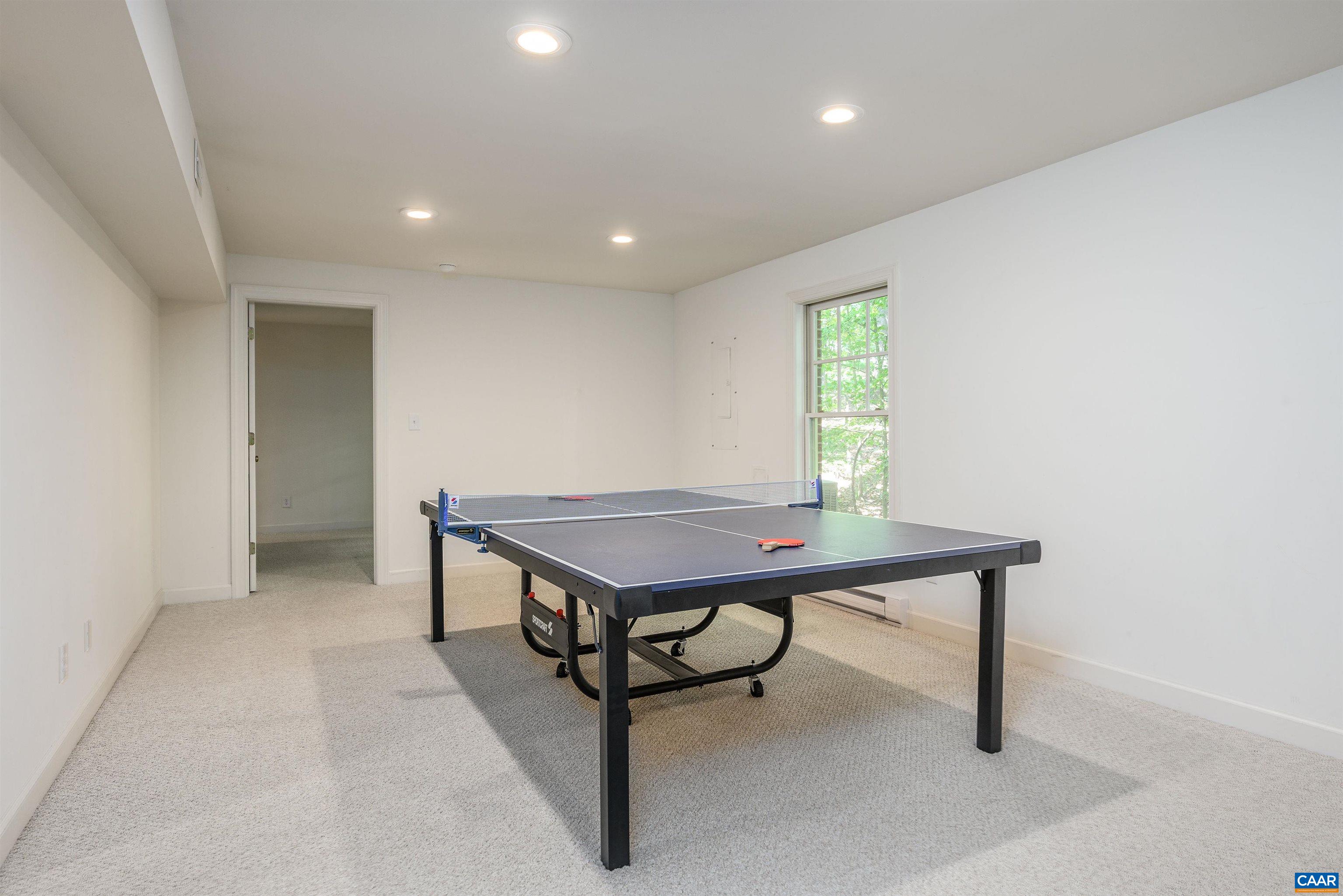 877 KING WILLIAM DR