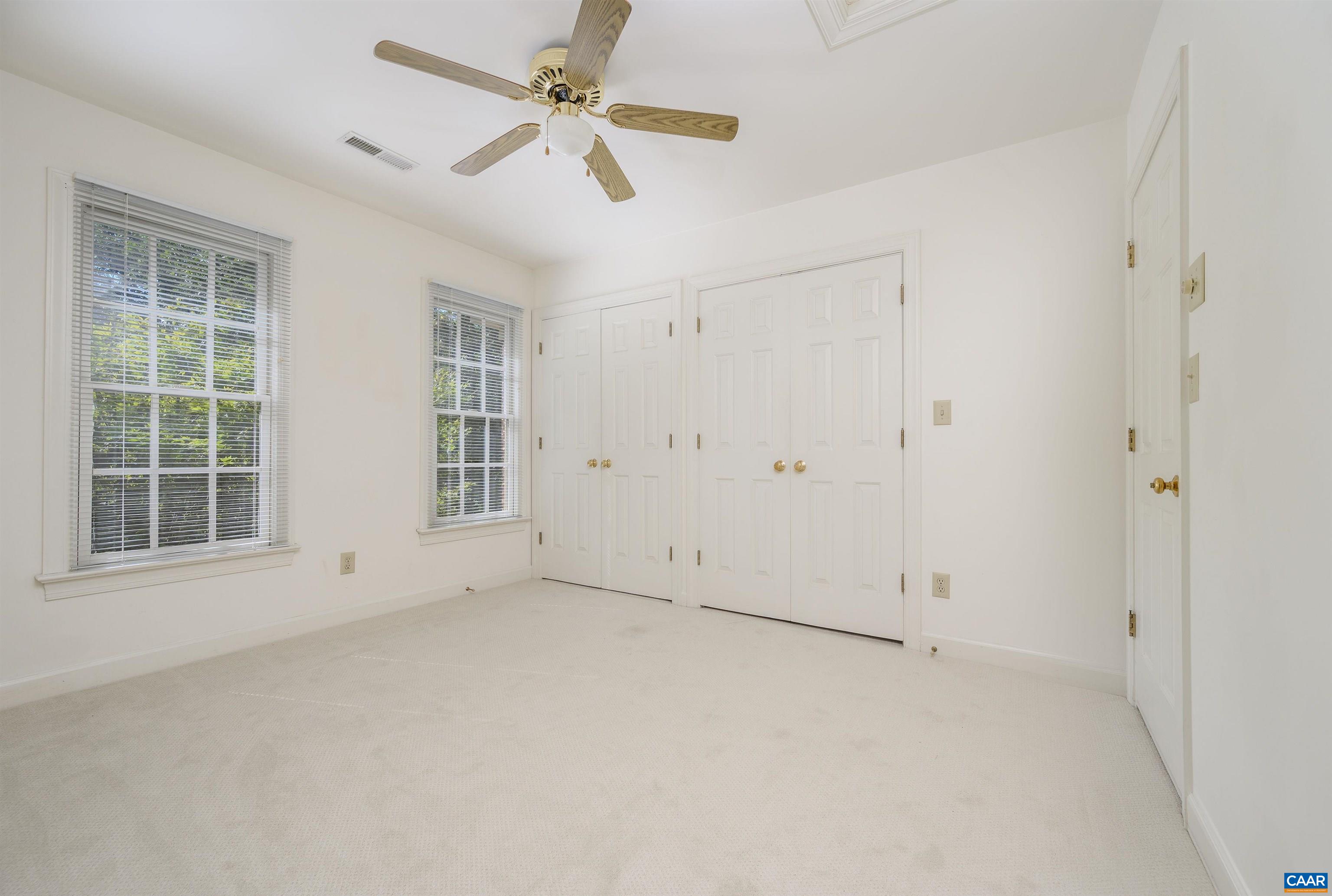 877 KING WILLIAM DR