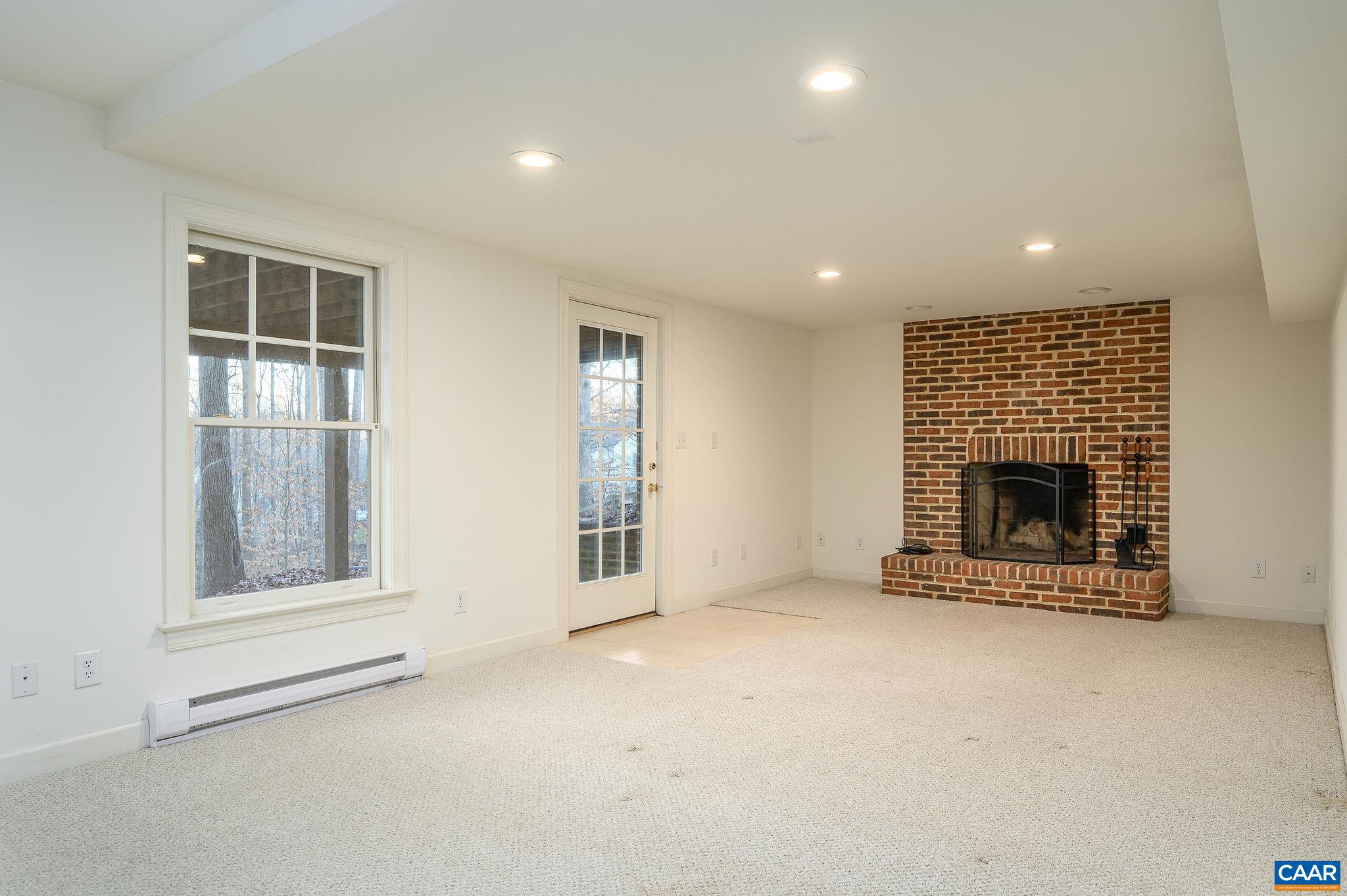 877 KING WILLIAM DR