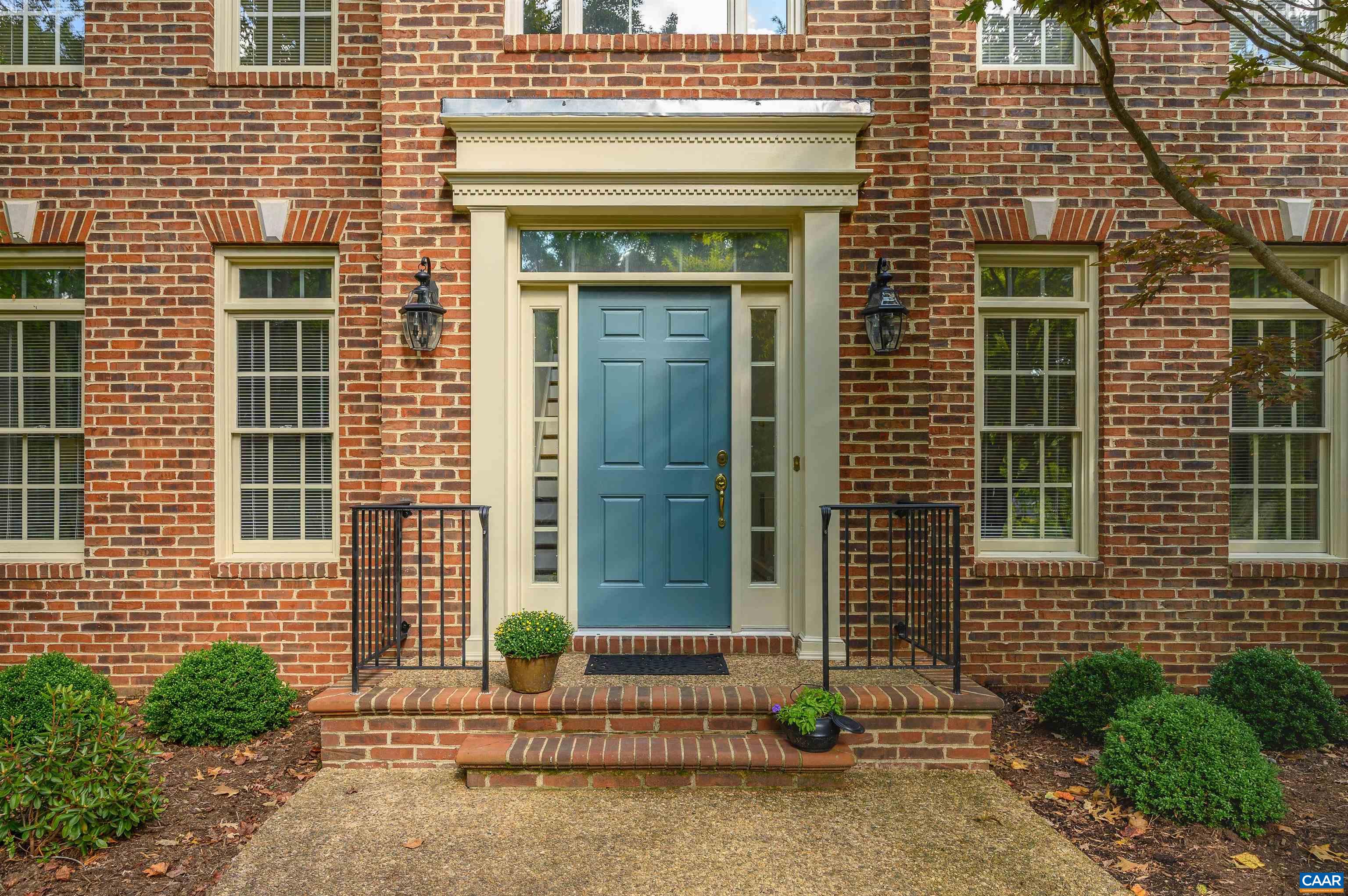 877 KING WILLIAM DR