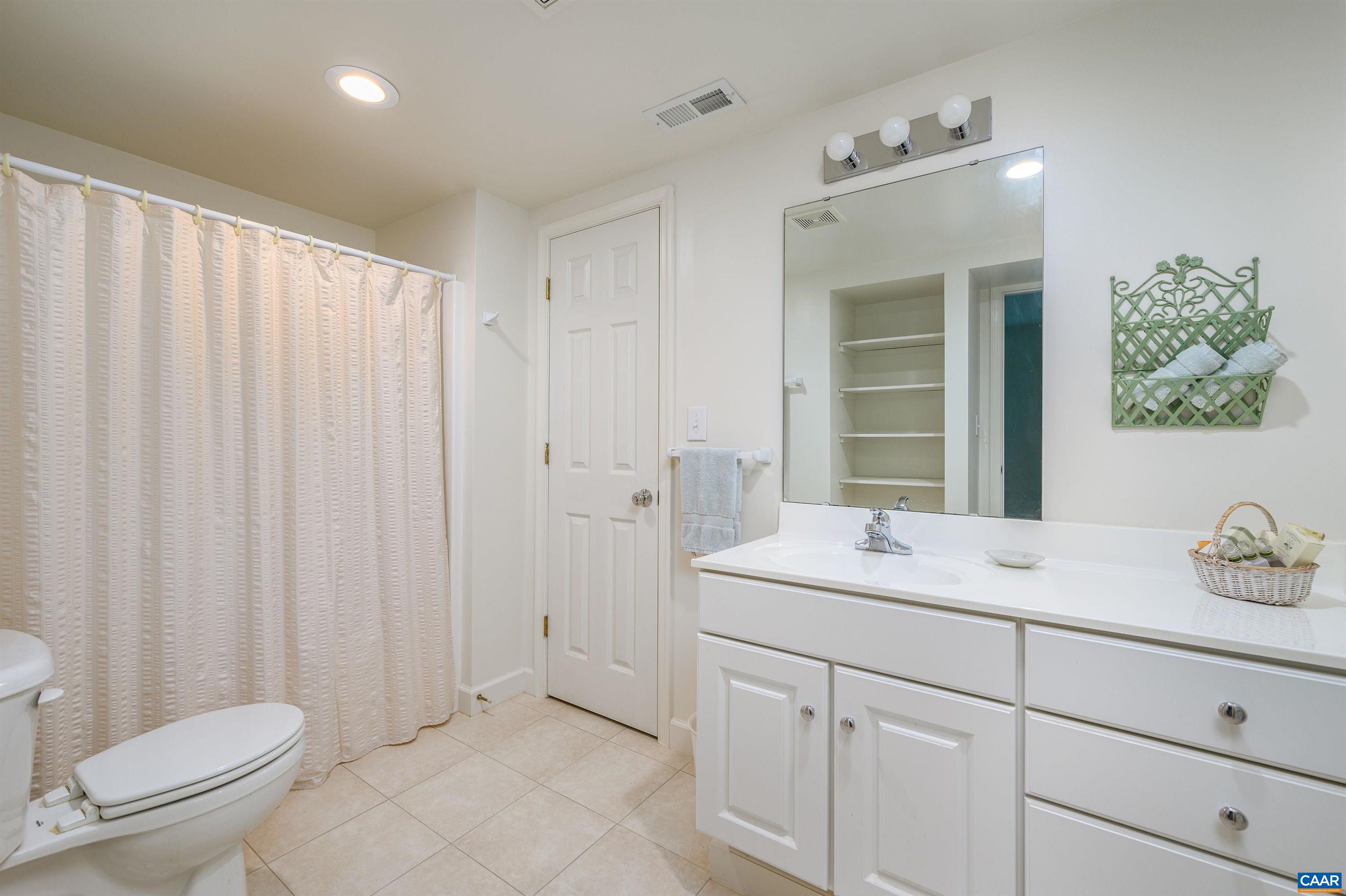 877 KING WILLIAM DR