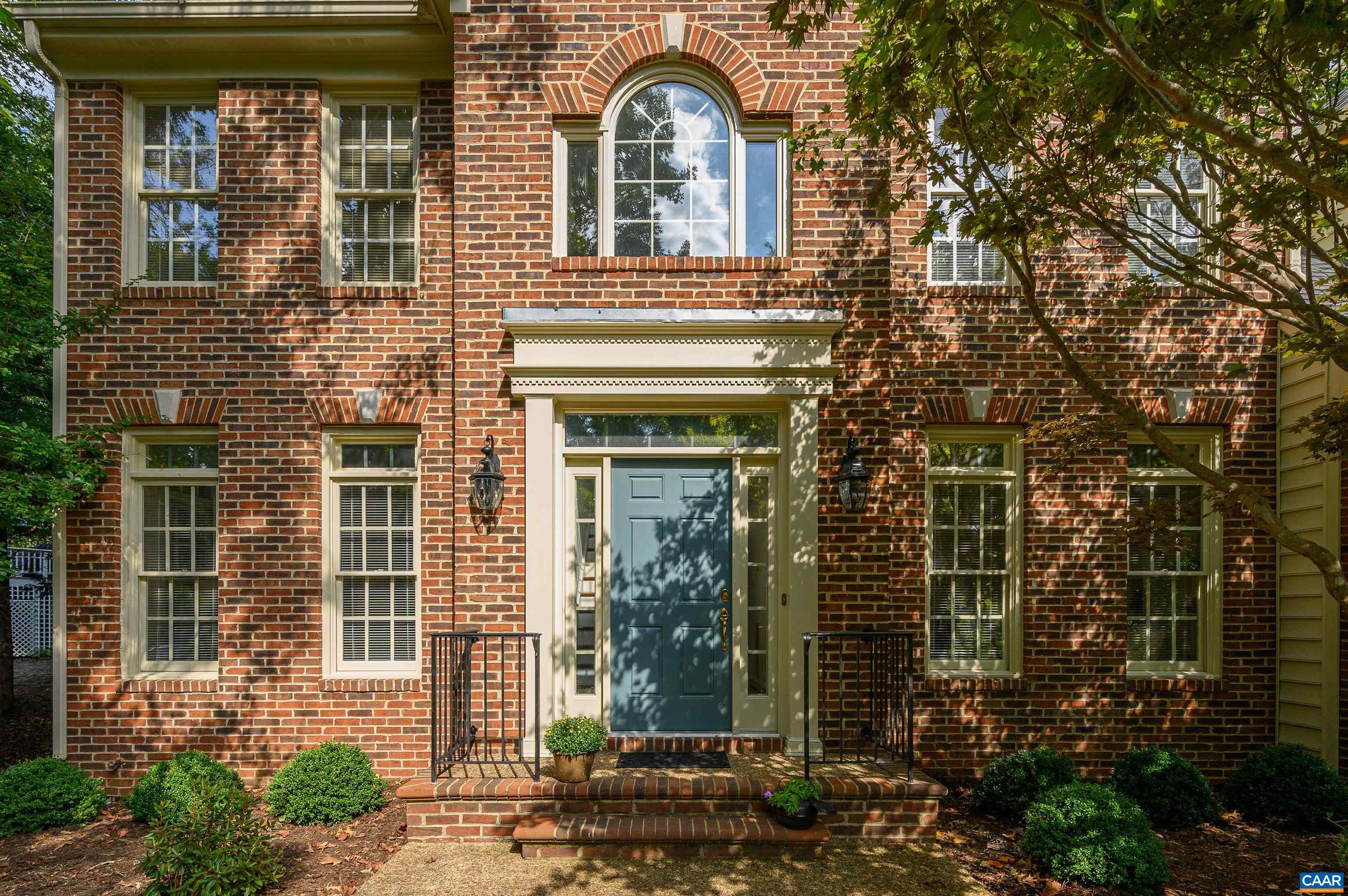 877 KING WILLIAM DR