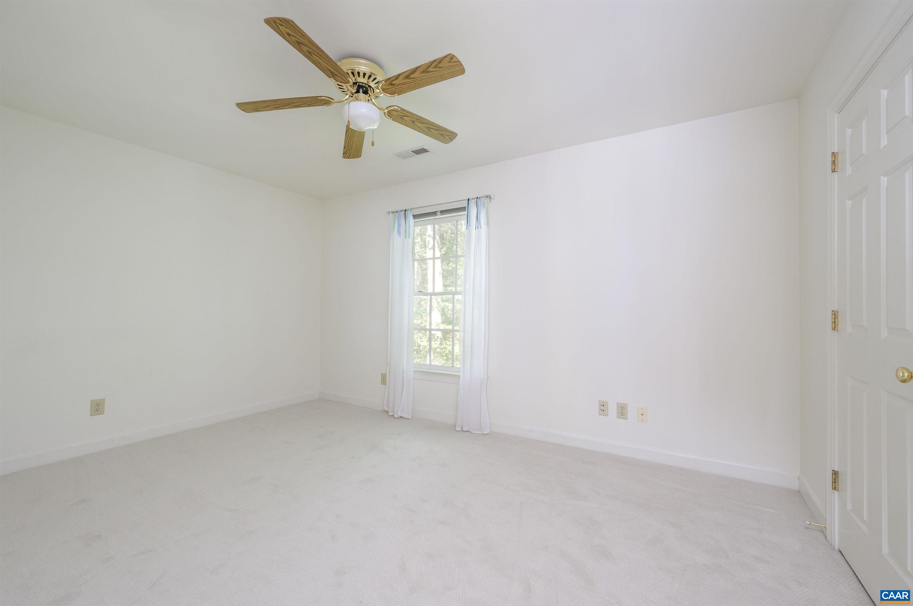 877 KING WILLIAM DR
