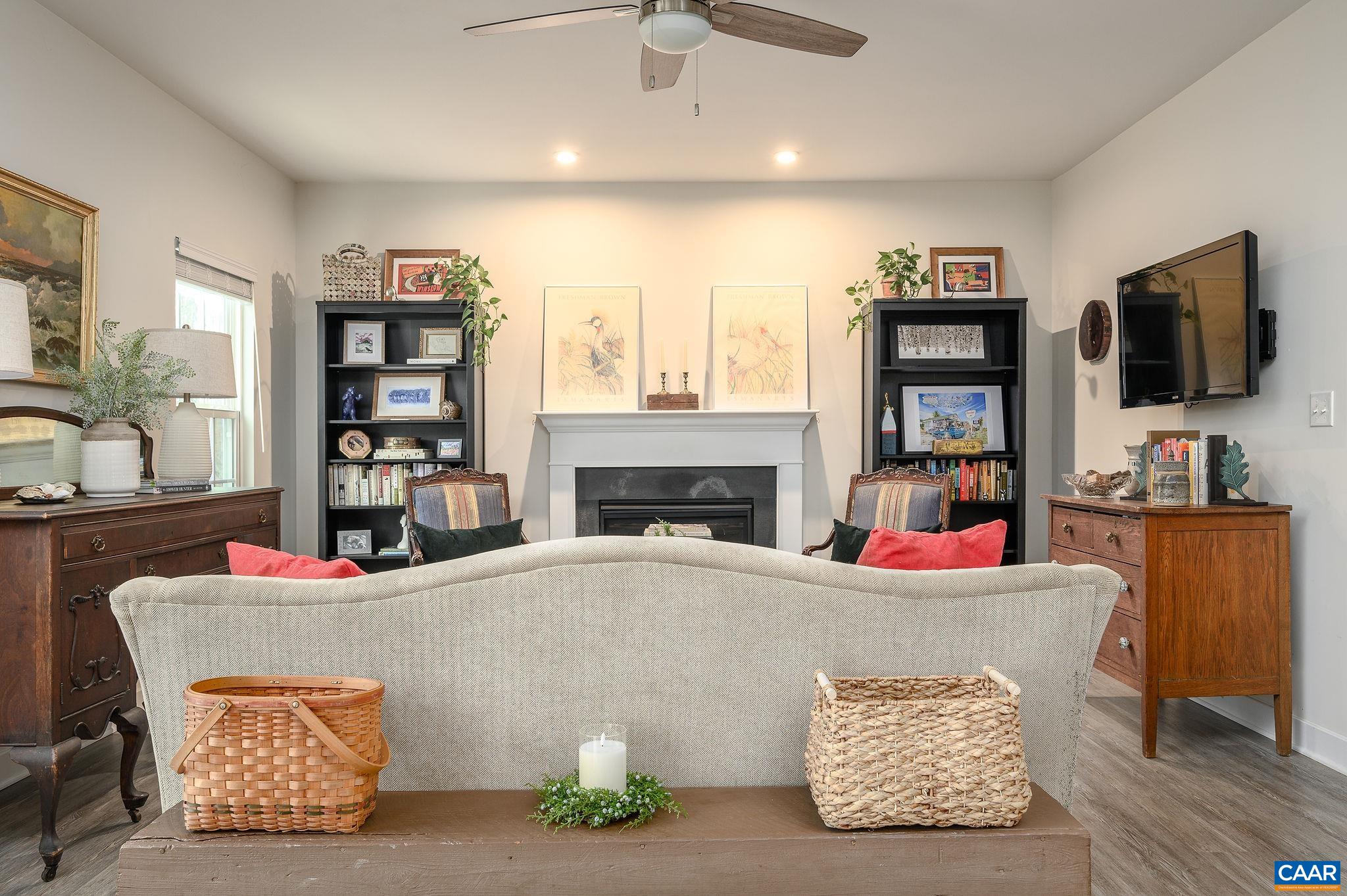 3033 SUN VALLEY DR