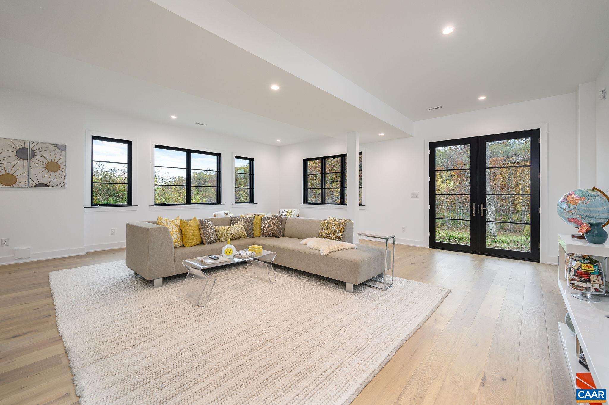 1414 WALDEMAR DR