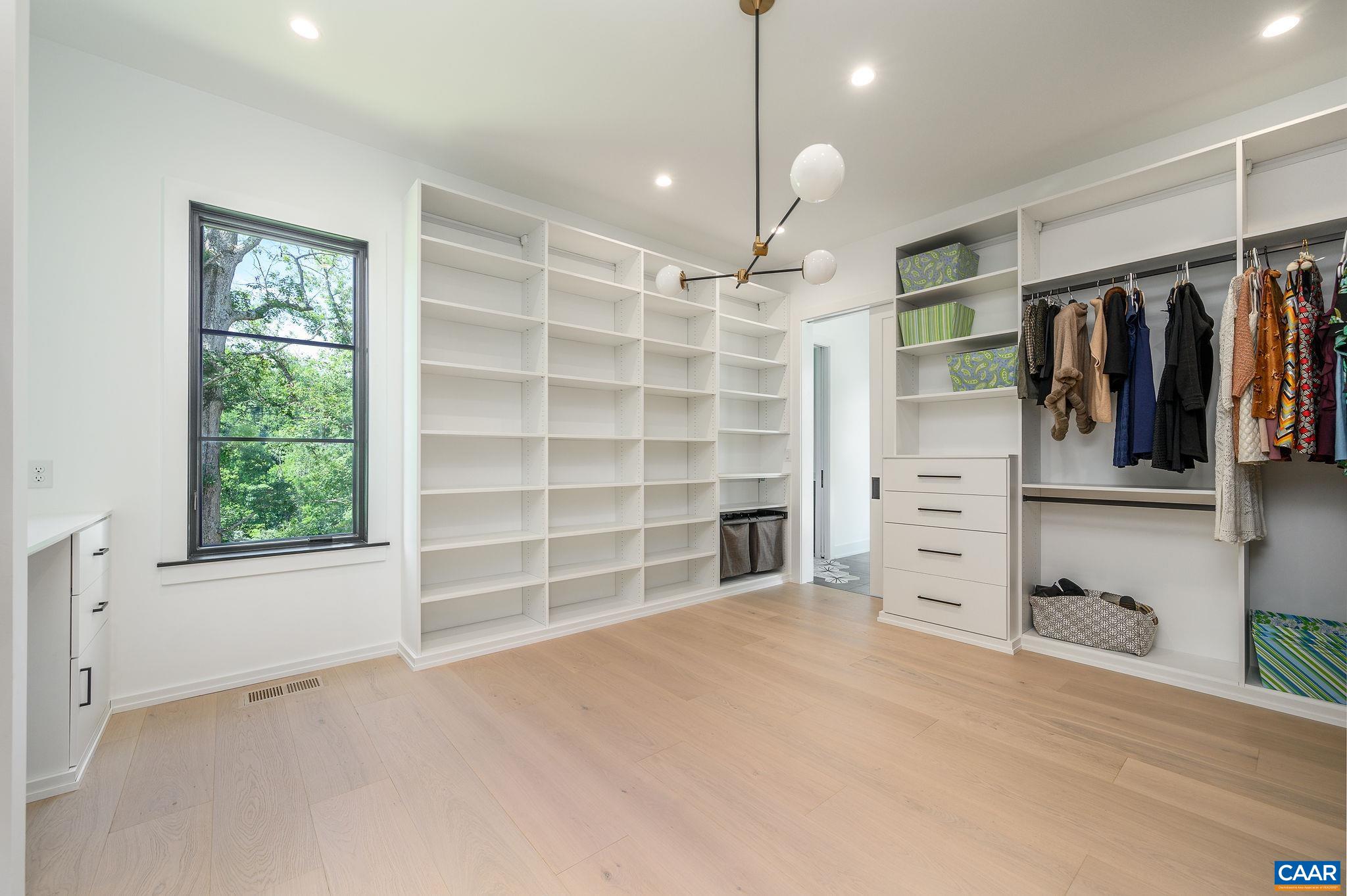 1414 WALDEMAR DR