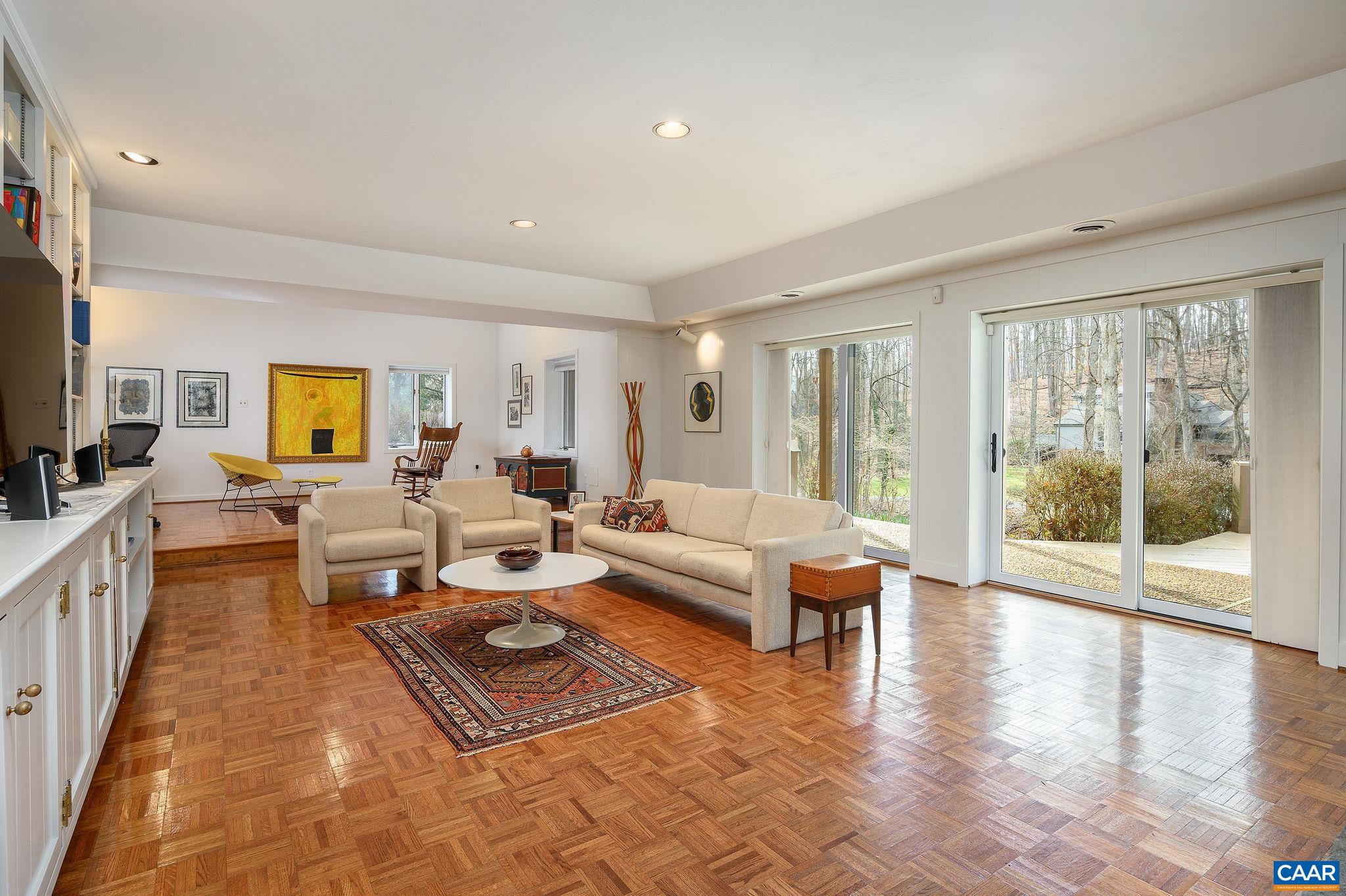312 ROOKWOOD DR