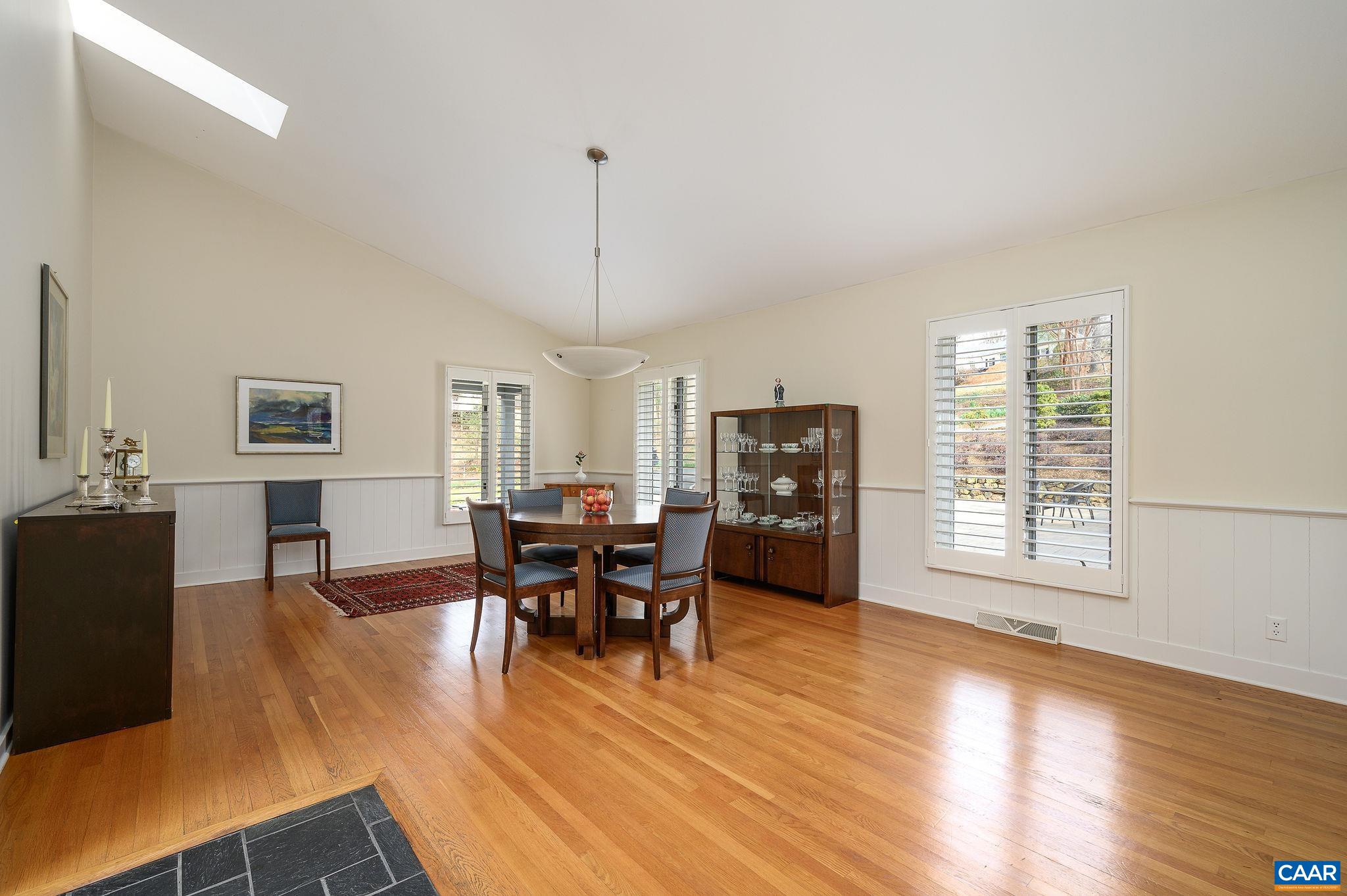 312 ROOKWOOD DR