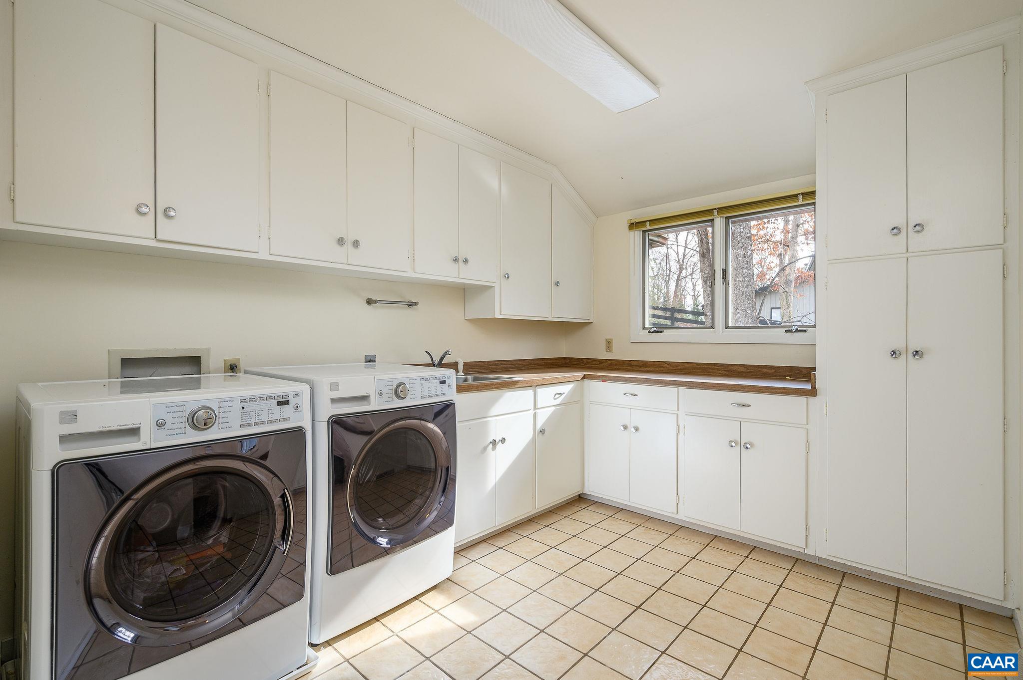 312 ROOKWOOD DR
