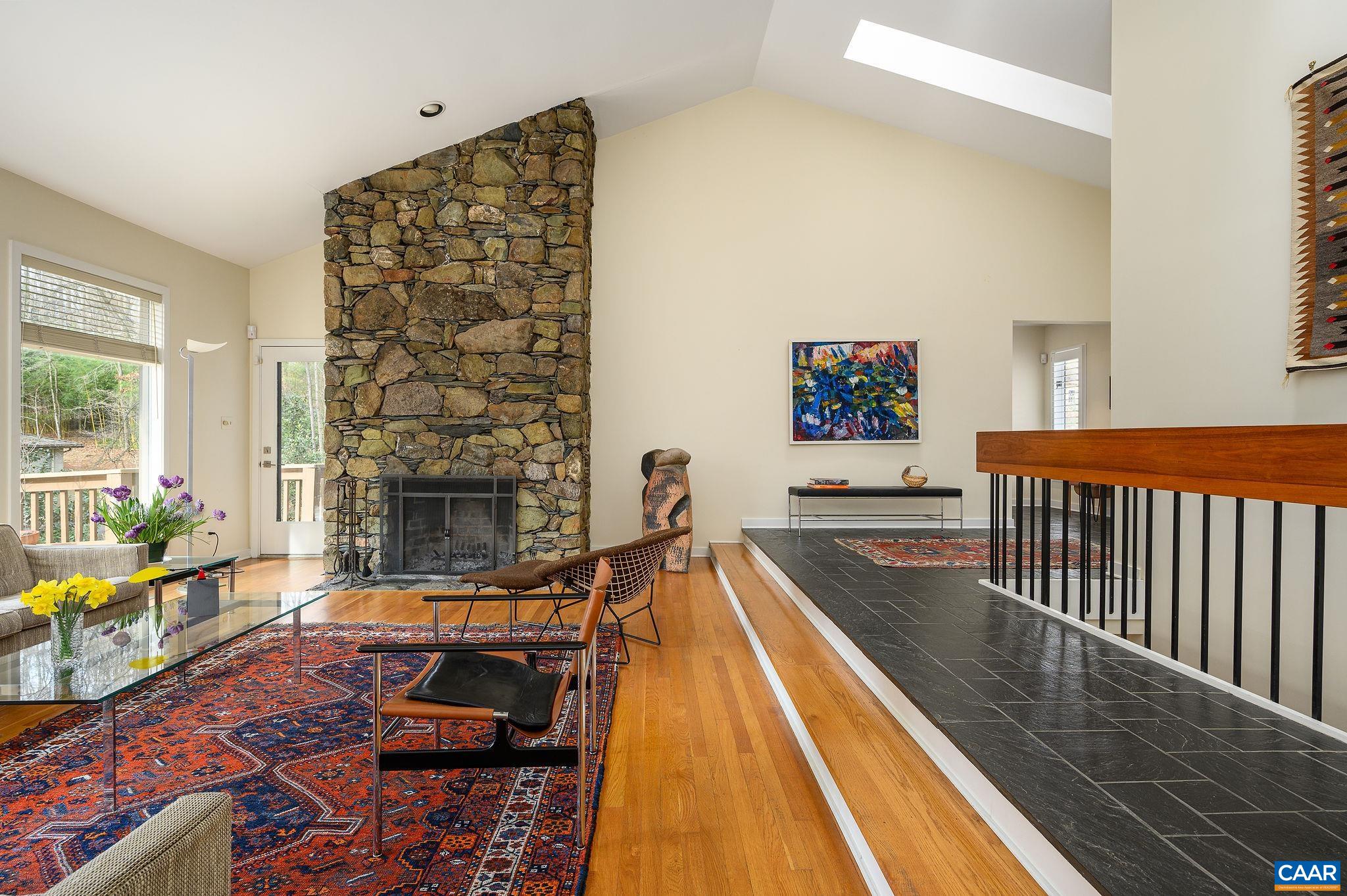 312 ROOKWOOD DR