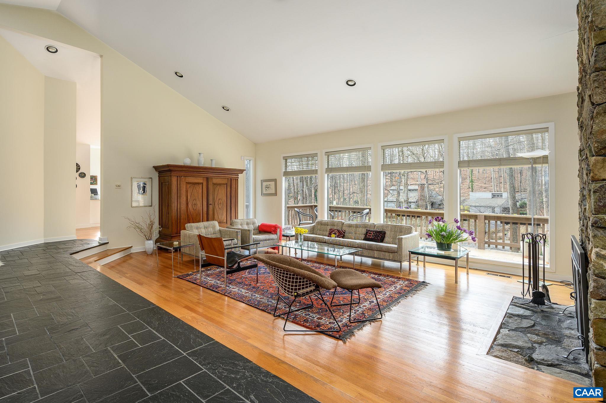 312 ROOKWOOD DR
