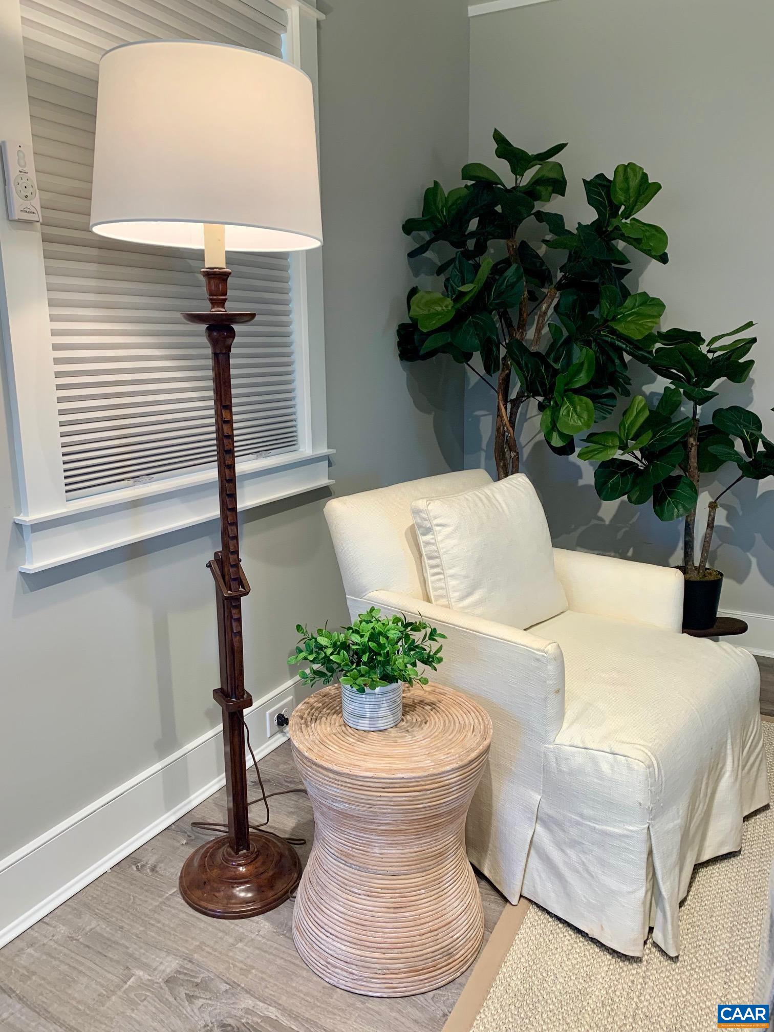 652 B IVY HL