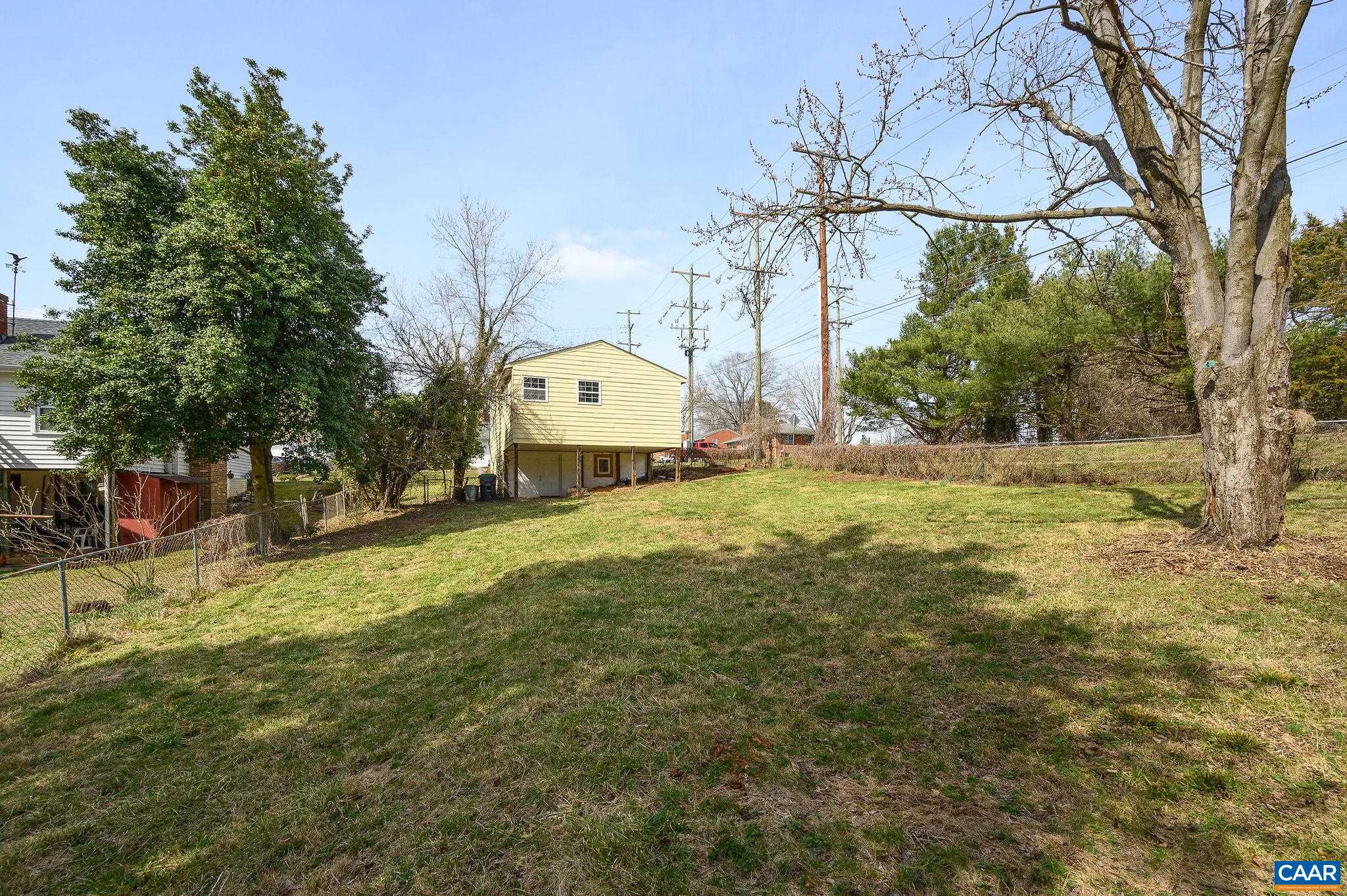 1040 SAINT CLAIR AVE