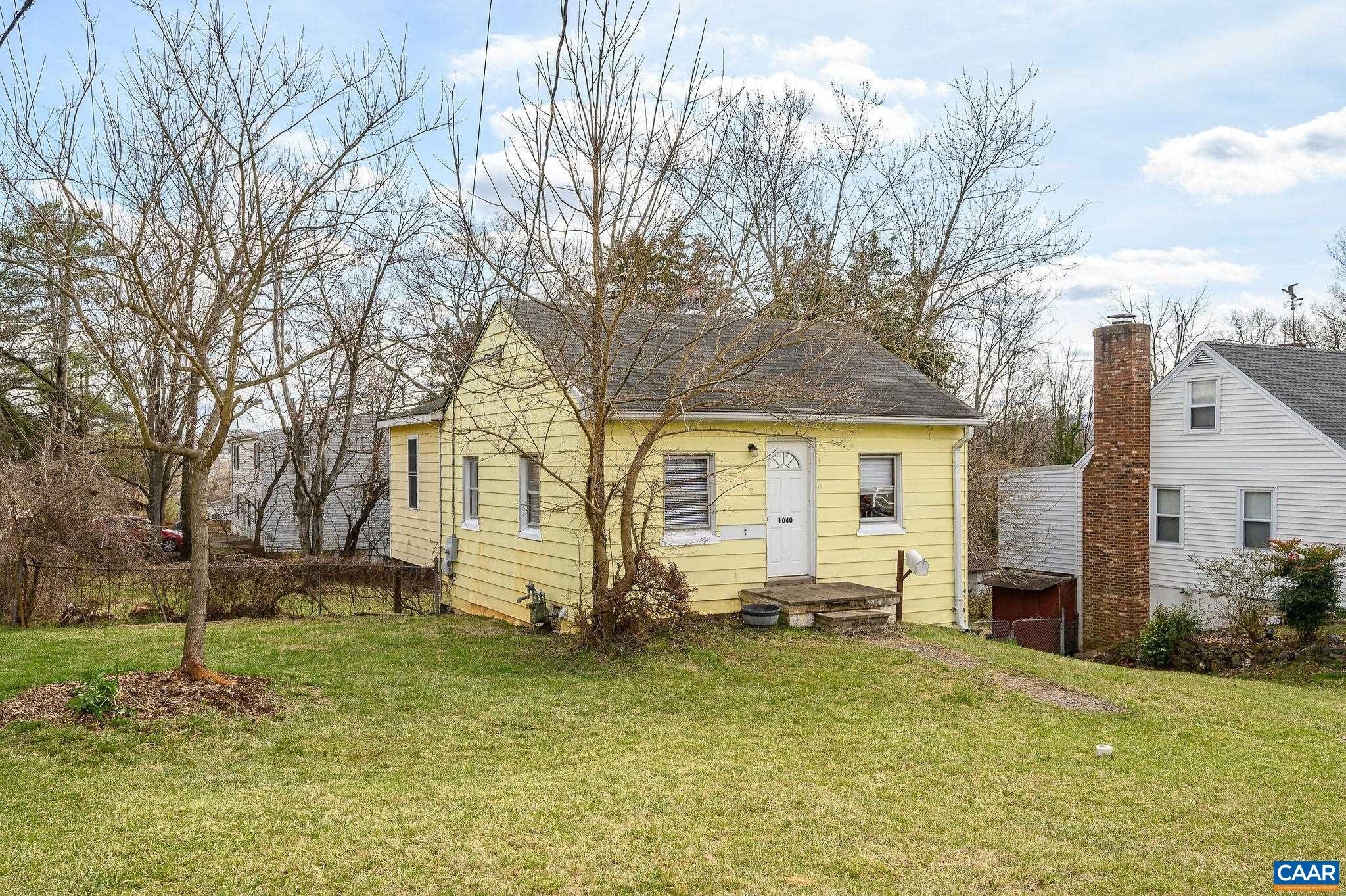 1040 SAINT CLAIR AVE