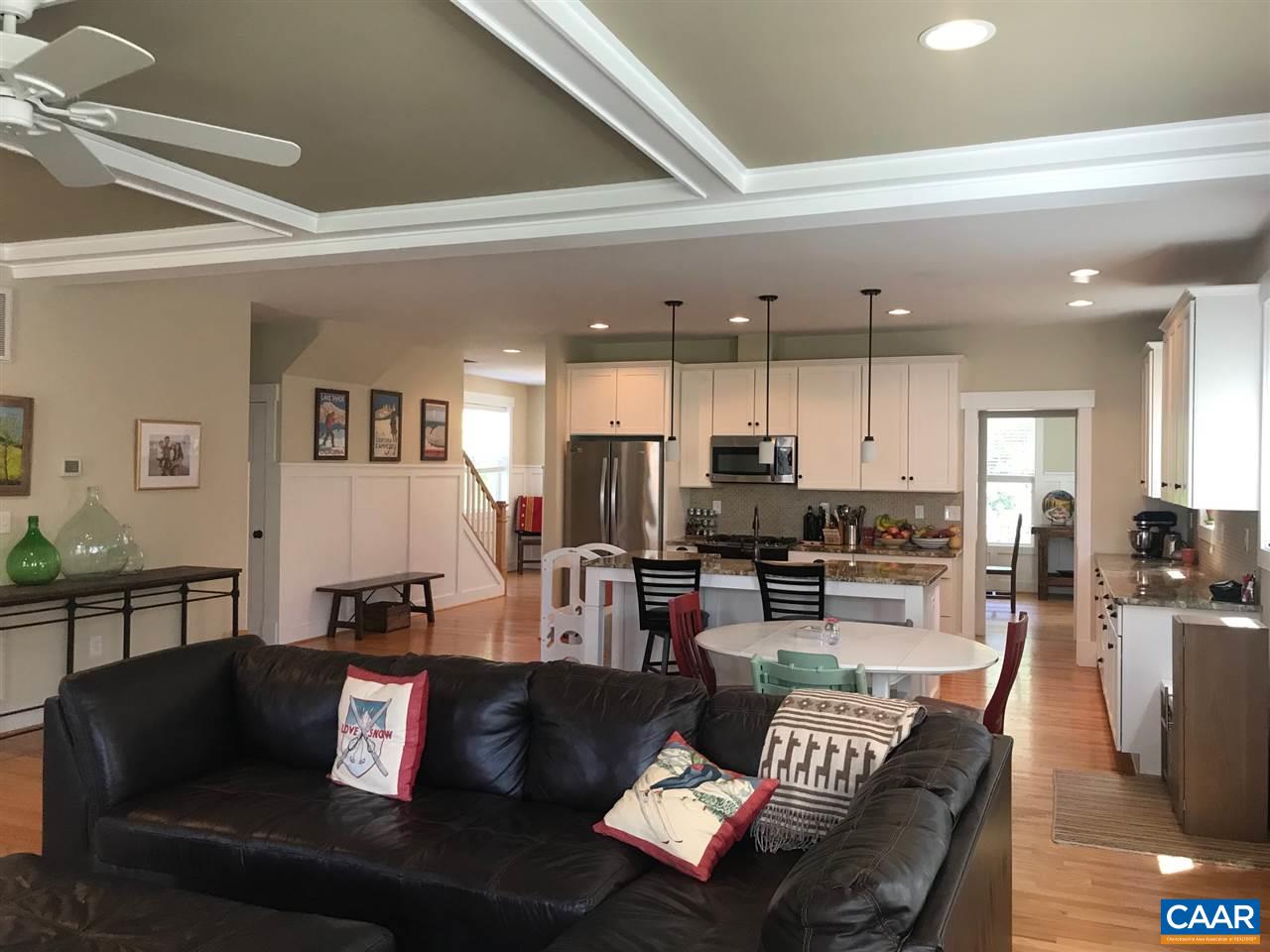 926 HADEN LN