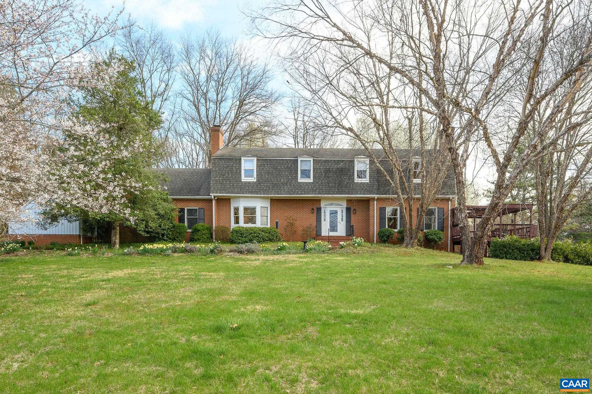 555 RODES DR