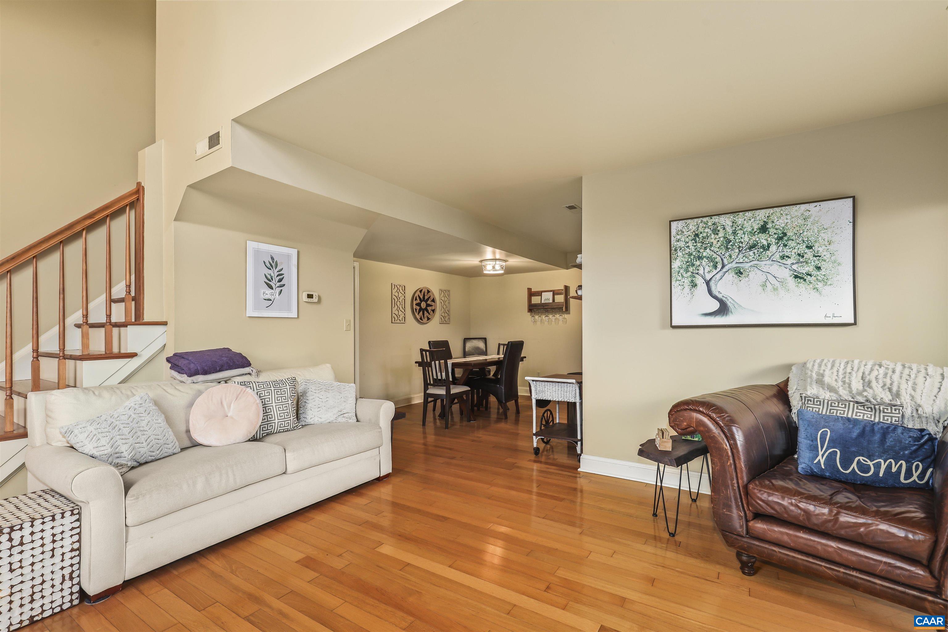 1692 ROYAL OAK CT