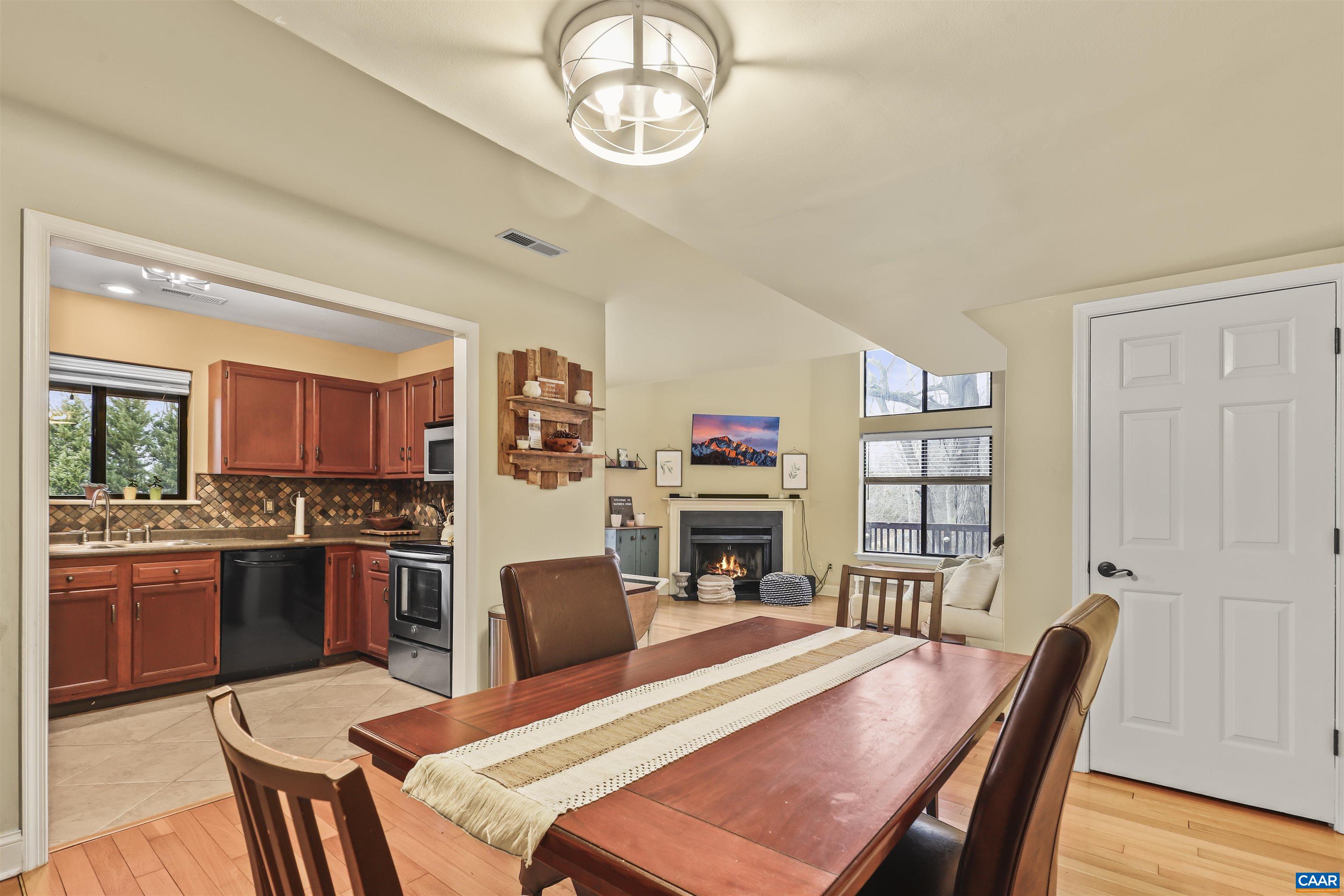 1692 ROYAL OAK CT