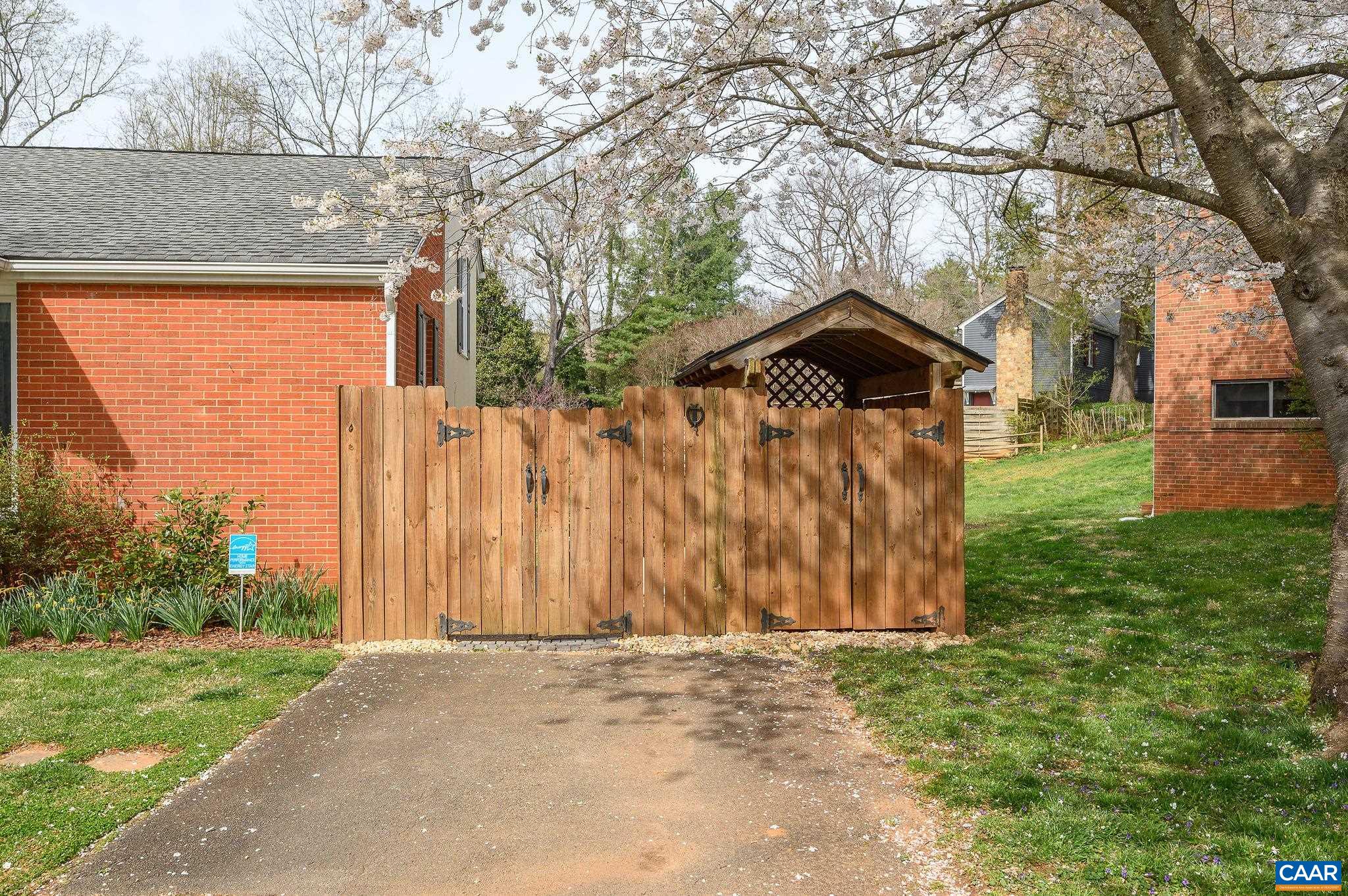 1901 SWANSON DR