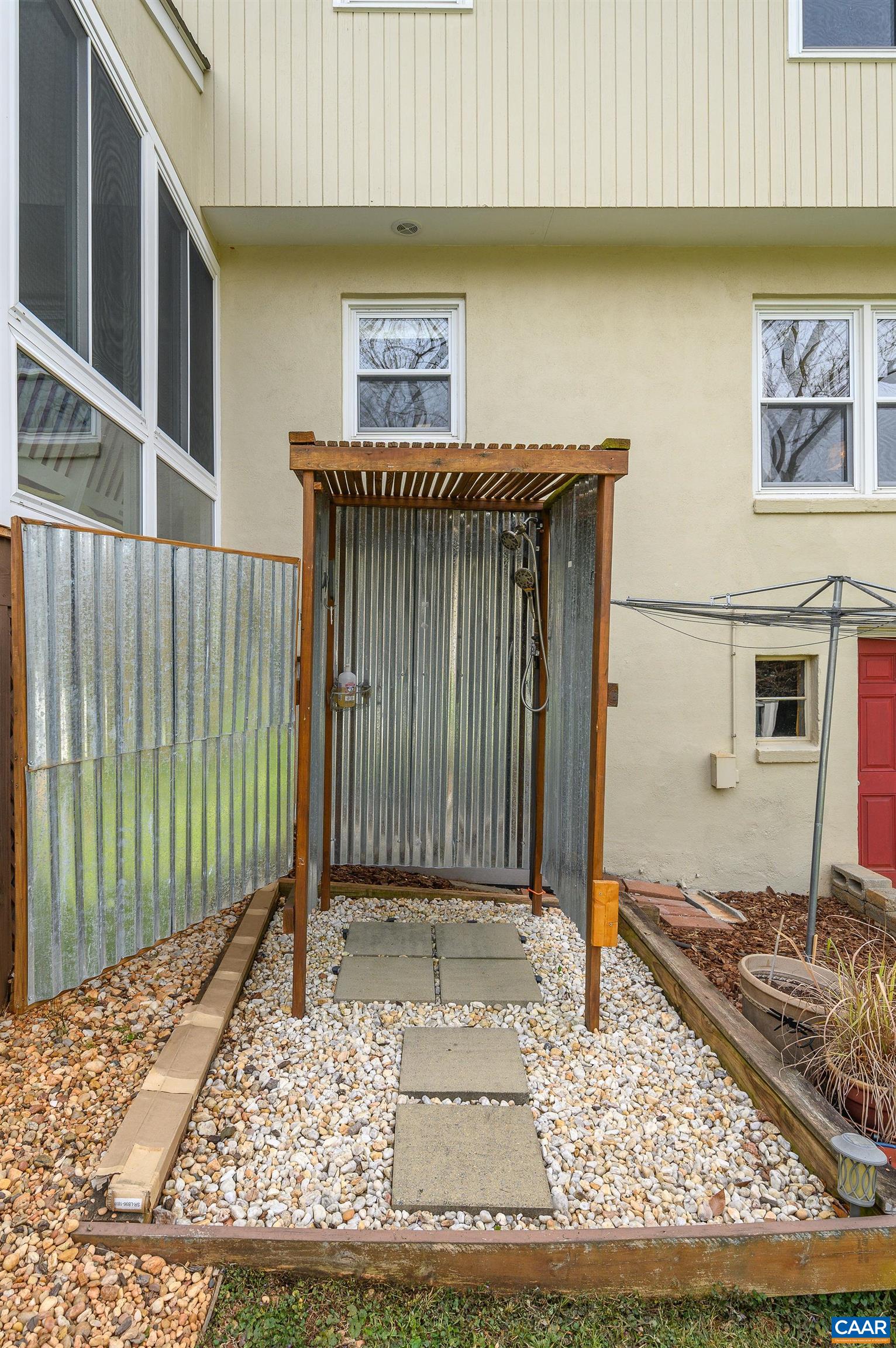 1901 SWANSON DR