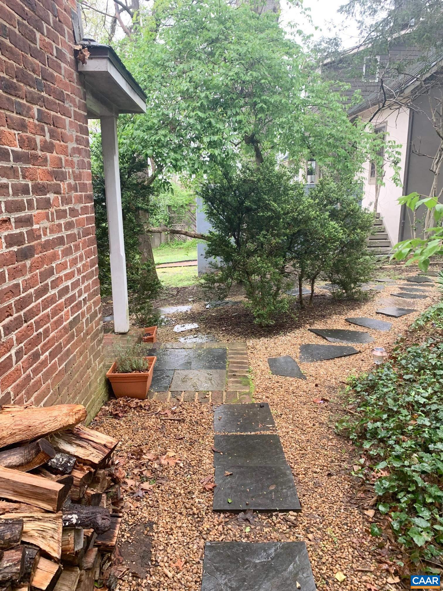 521 N 1ST ST Unit: 1/2