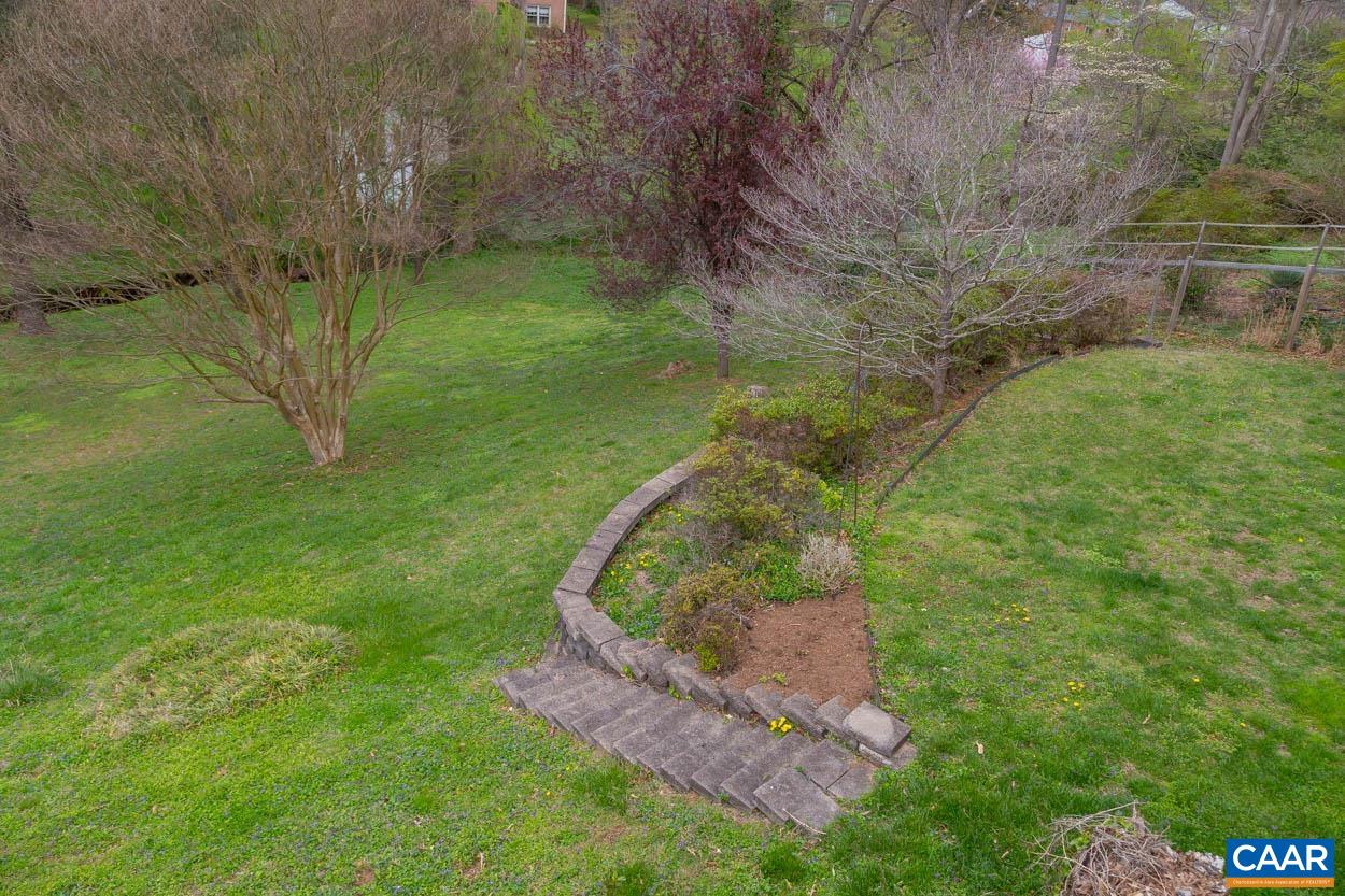 2111 TARLETON DR