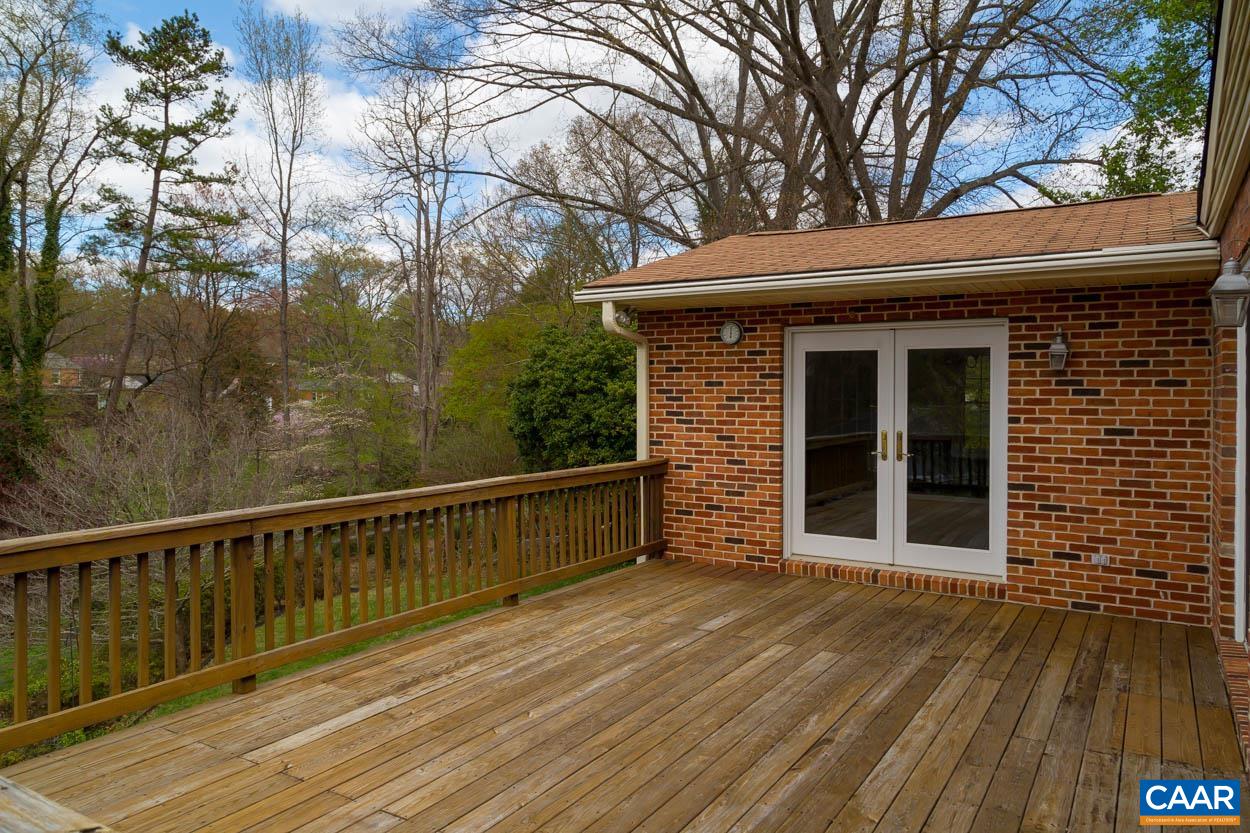 2111 TARLETON DR