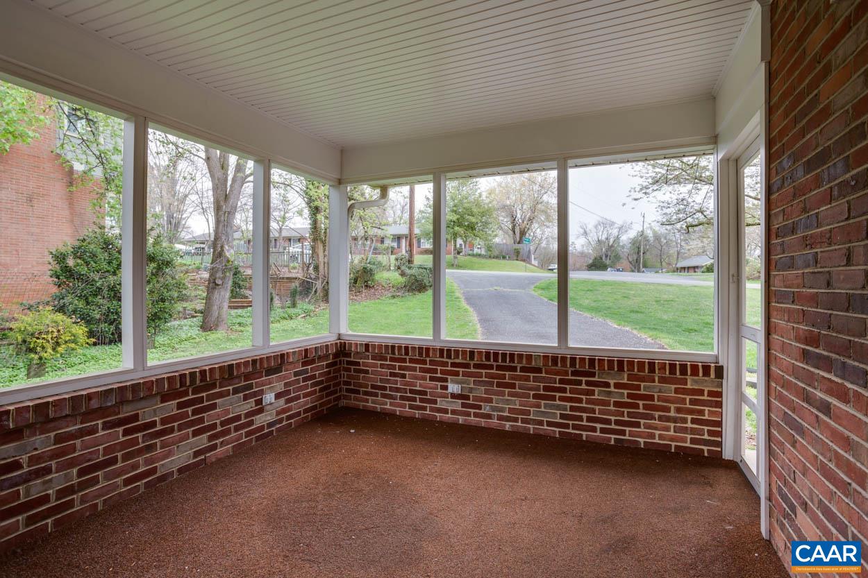 2111 TARLETON DR