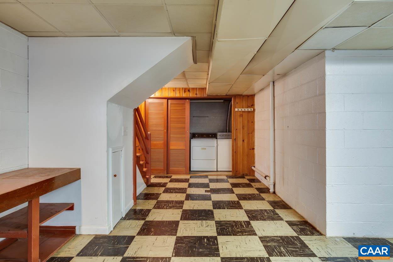 2111 TARLETON DR
